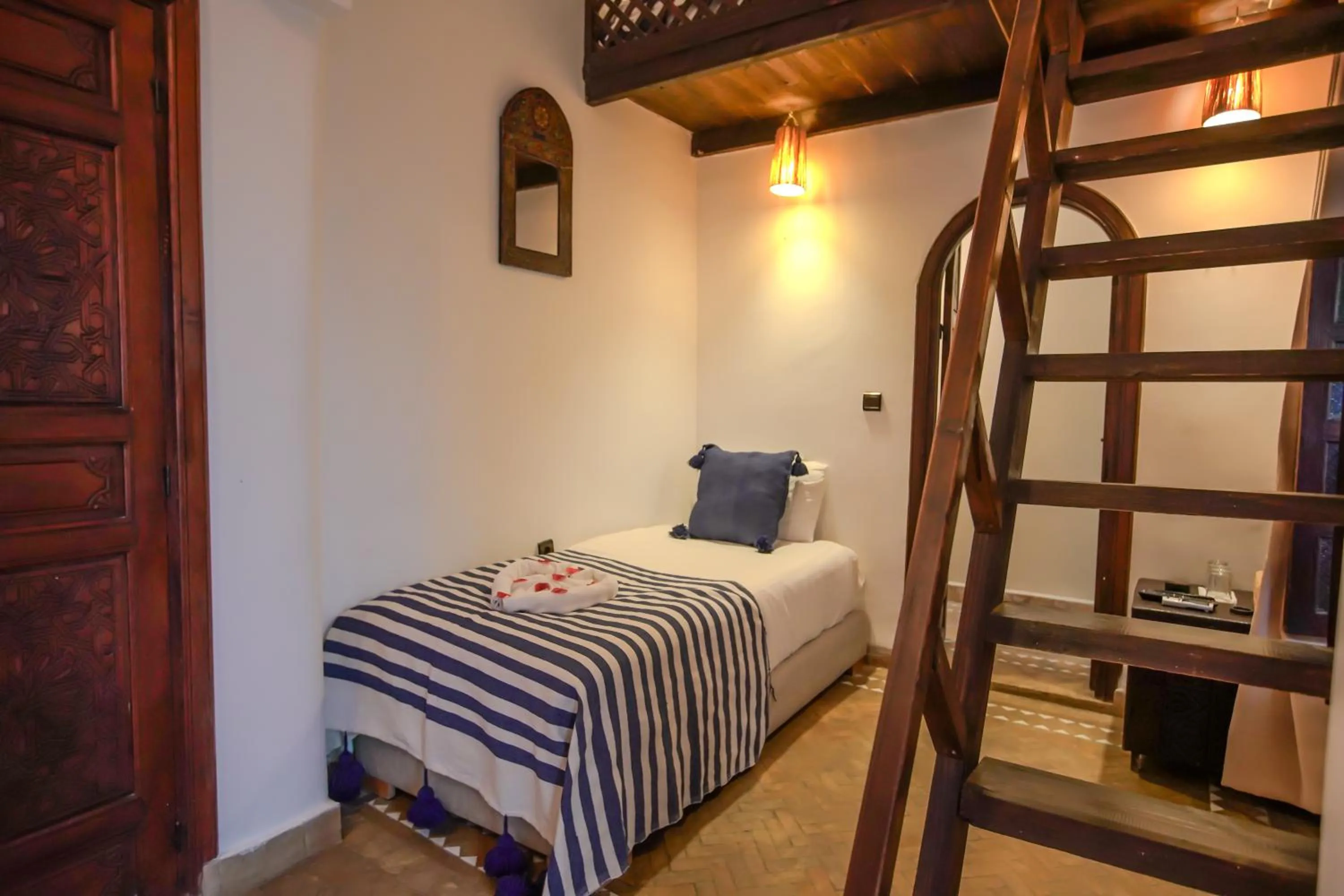 Bed in Riad Alma Mouassine