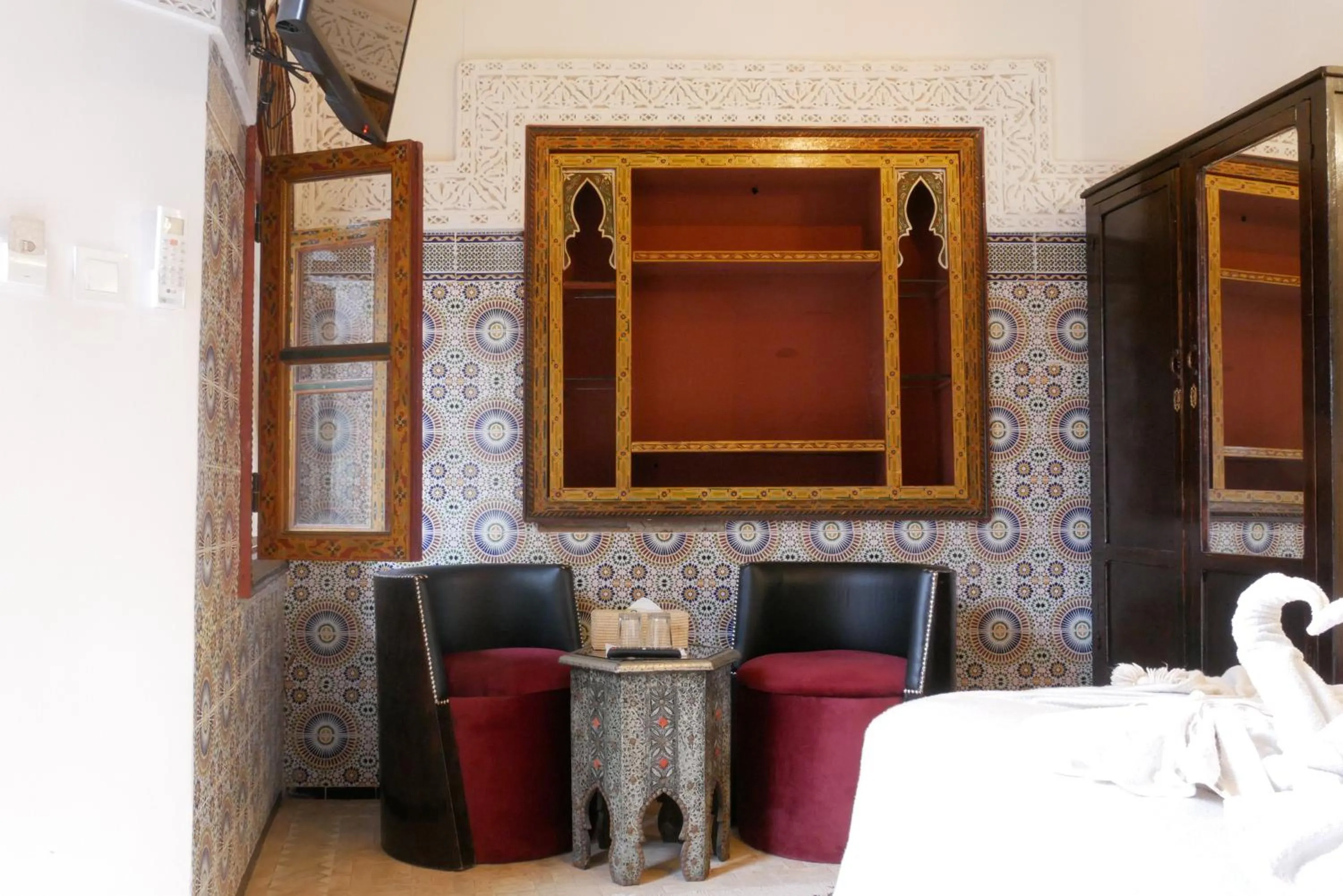 Bed in Riad Alma Mouassine