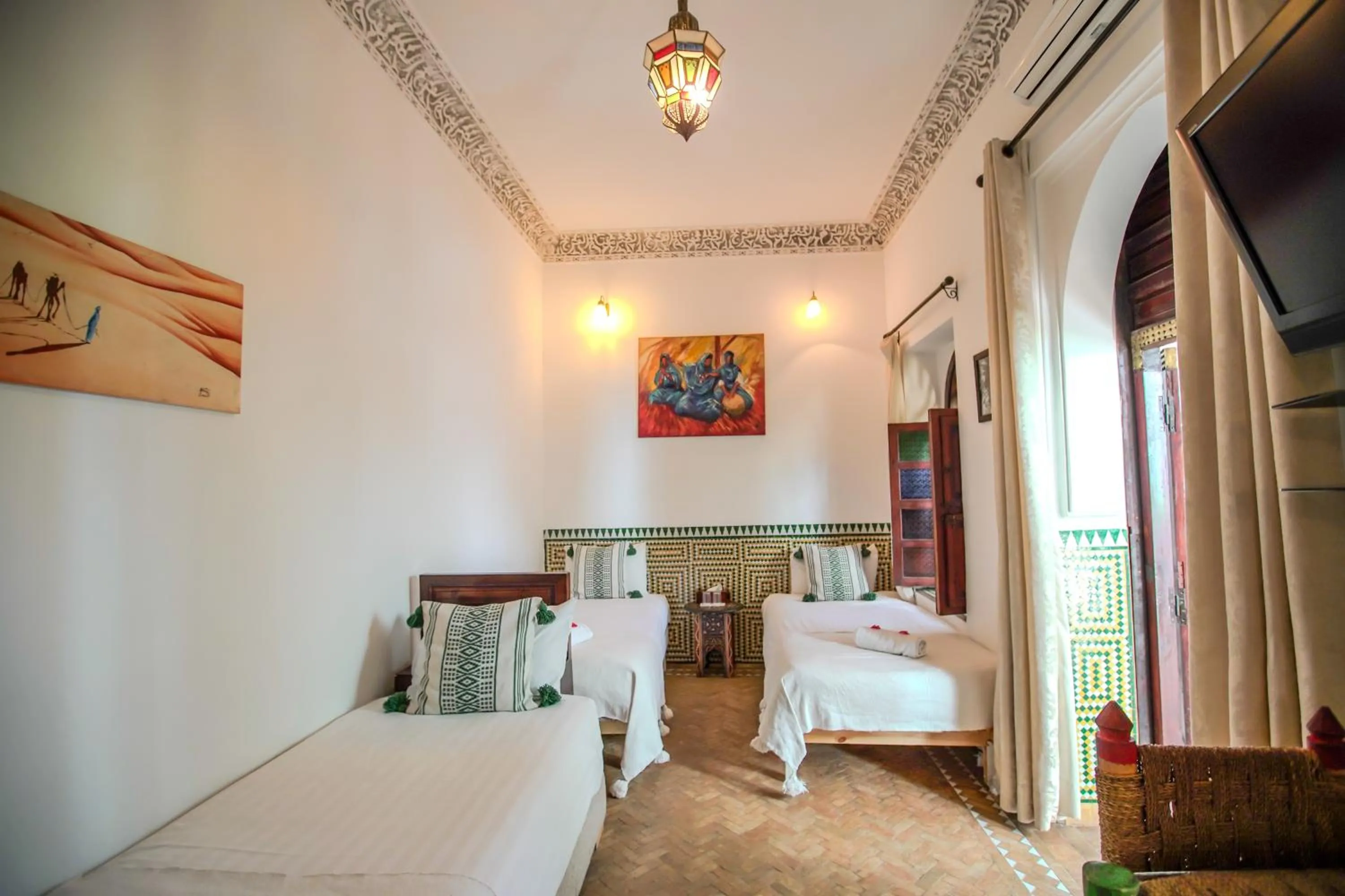 Bed in Riad Alma Mouassine