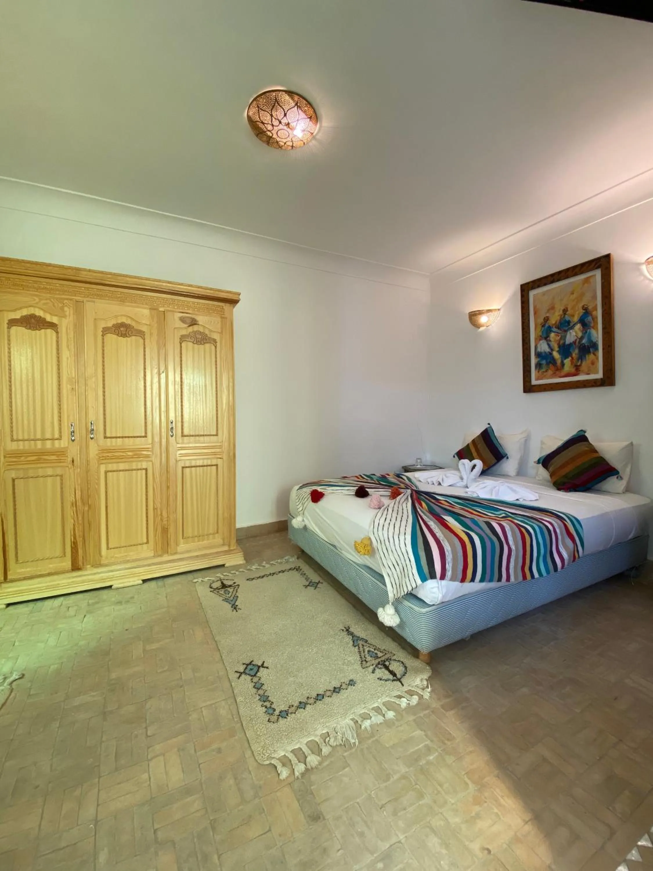 Bed in Riad Alma Mouassine