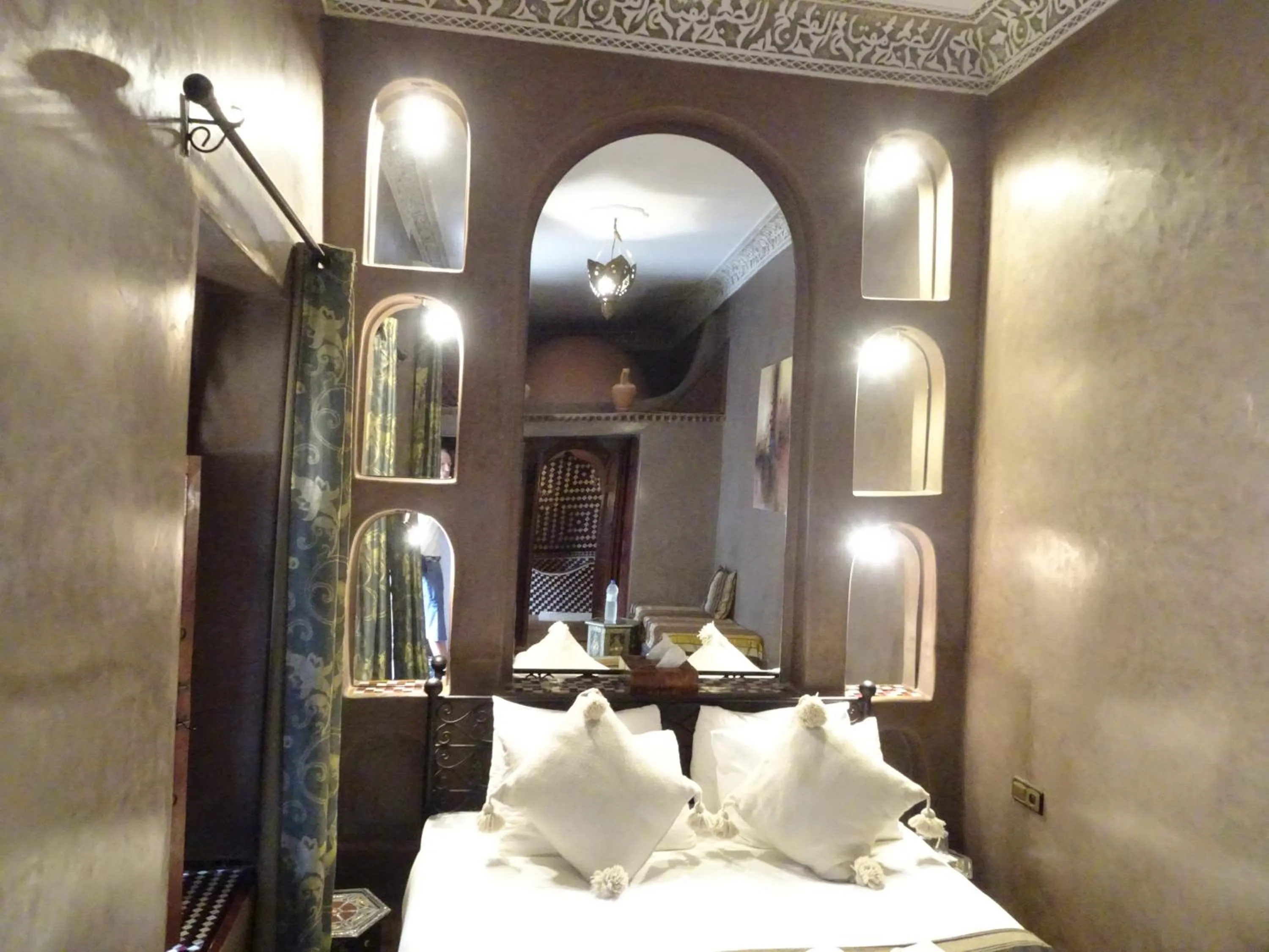 Bed in Riad Alma Mouassine