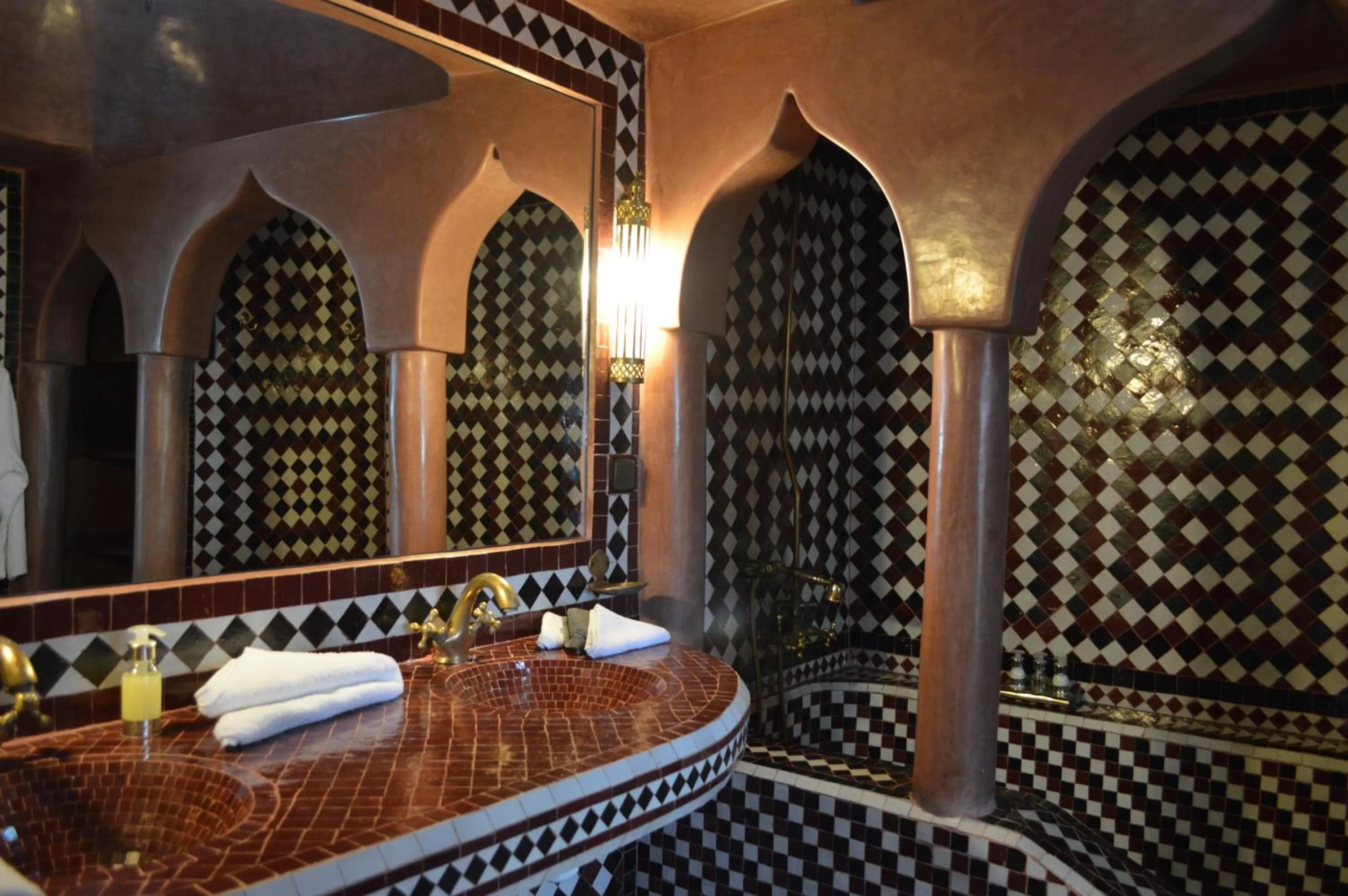 Bathroom in Riad Alma Mouassine