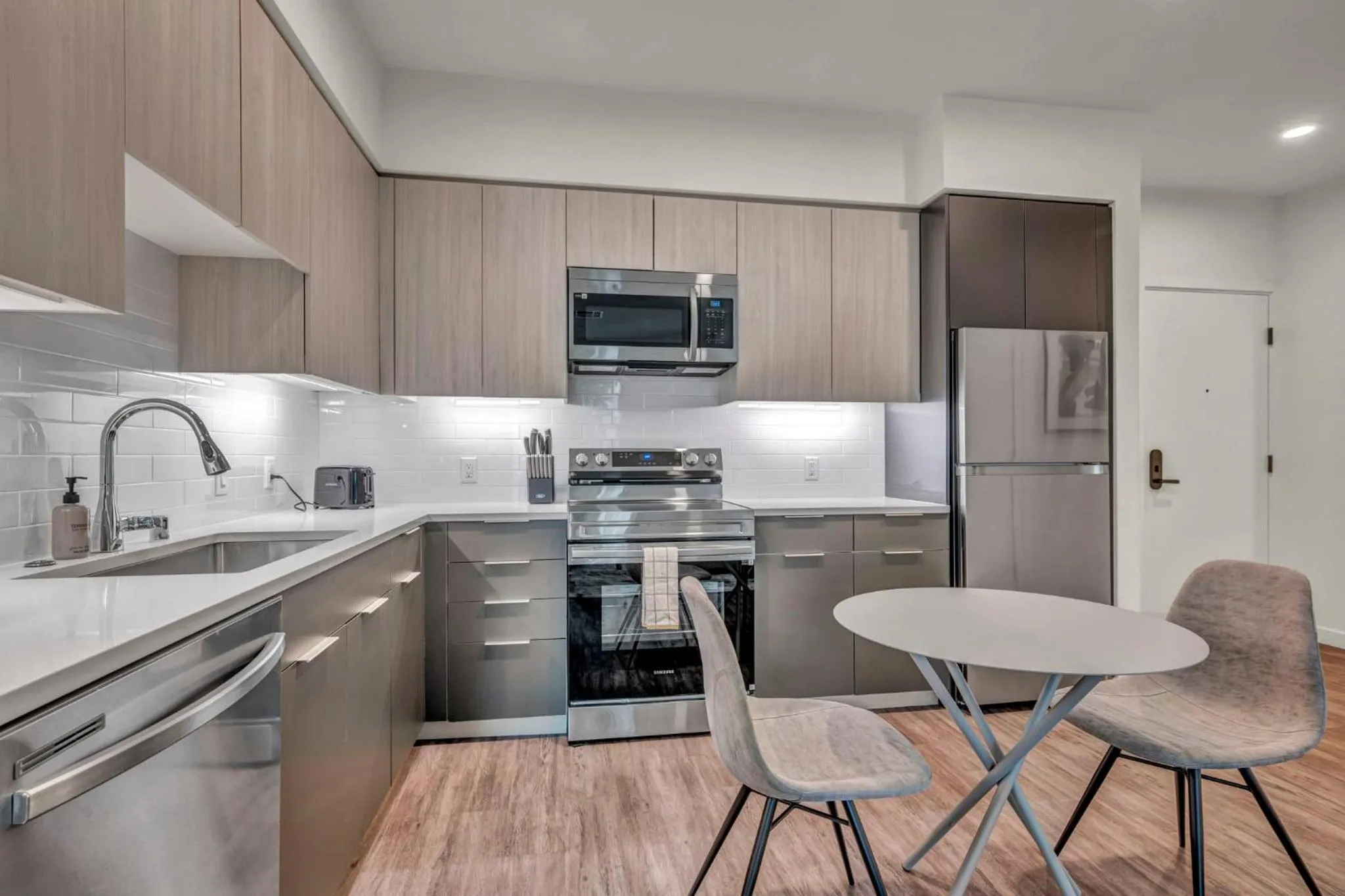 Kitchen or kitchenette in Placemakr Reno