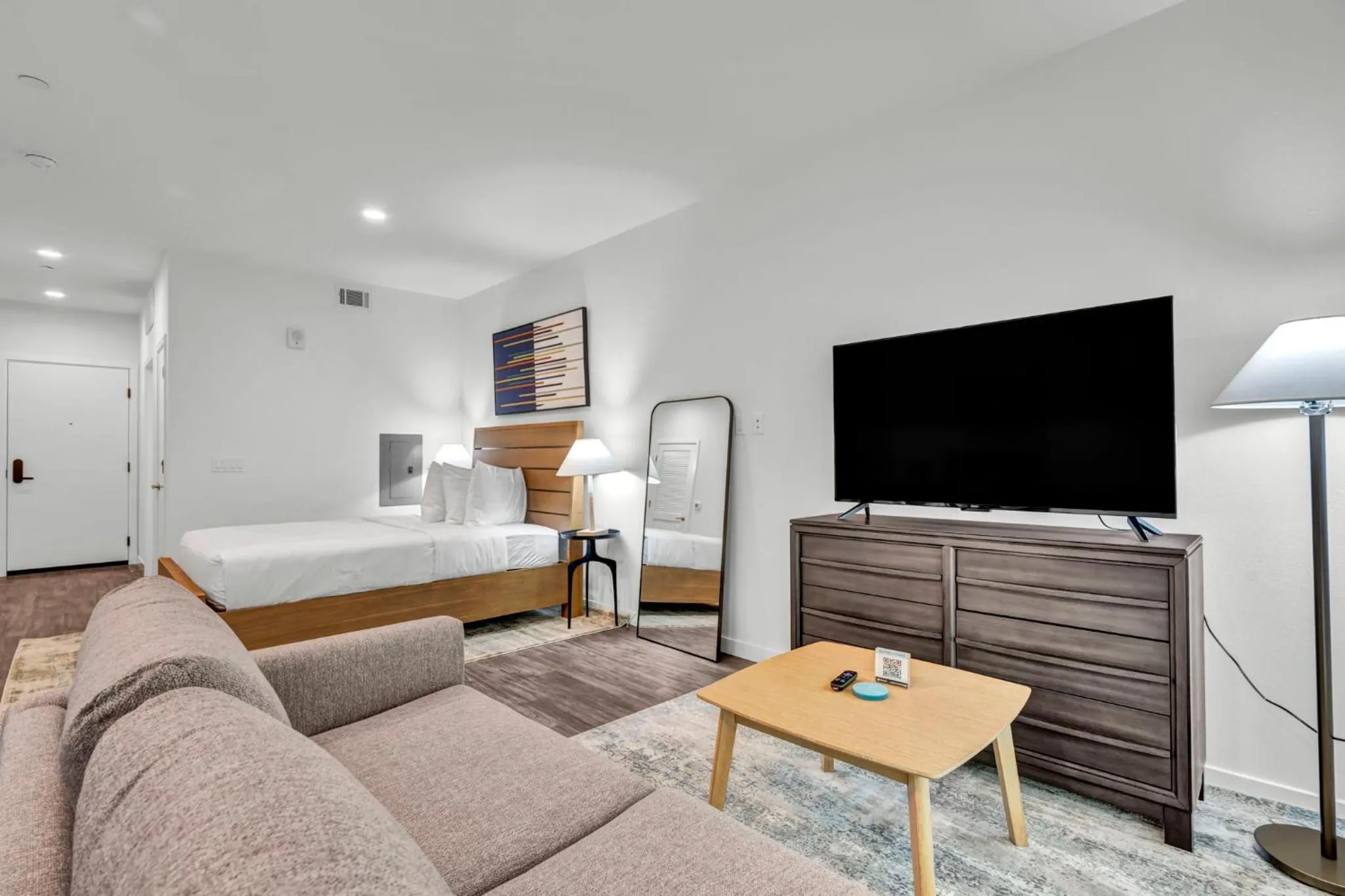 Photo of the whole room, Bed in Placemakr Reno