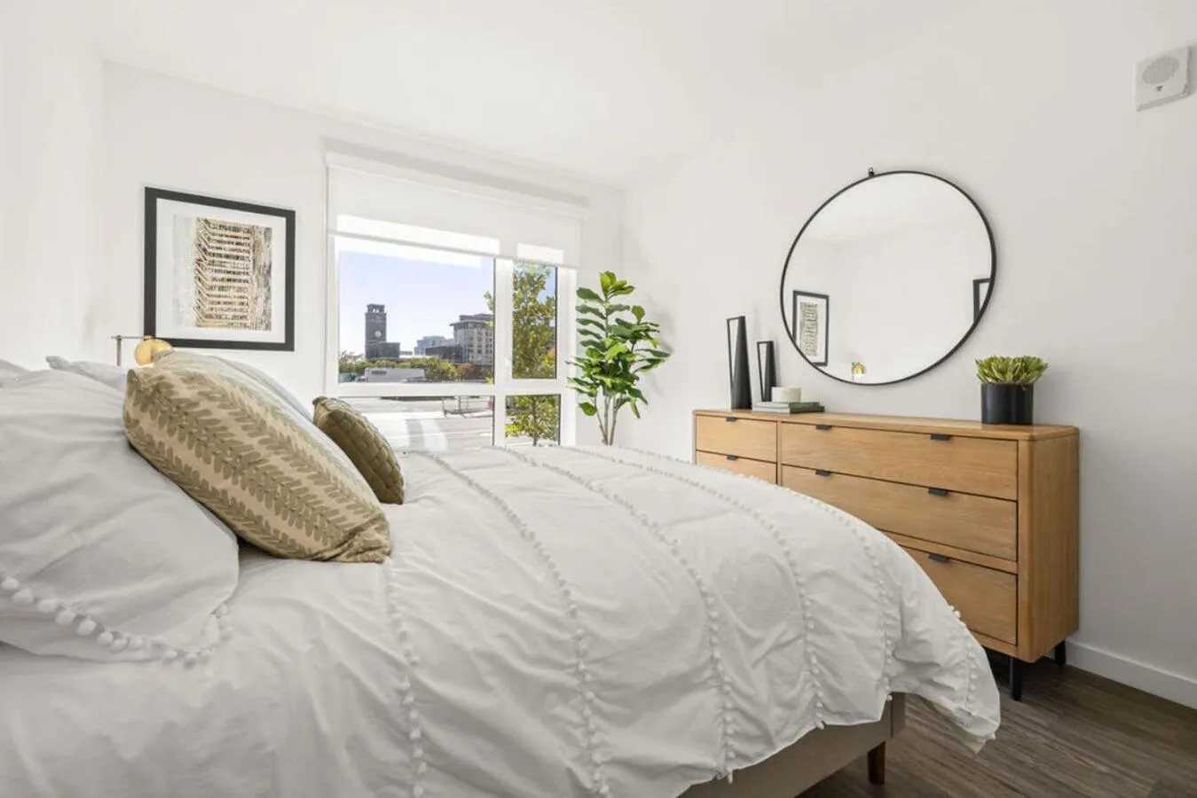 Bedroom, Bed in Placemakr Reno