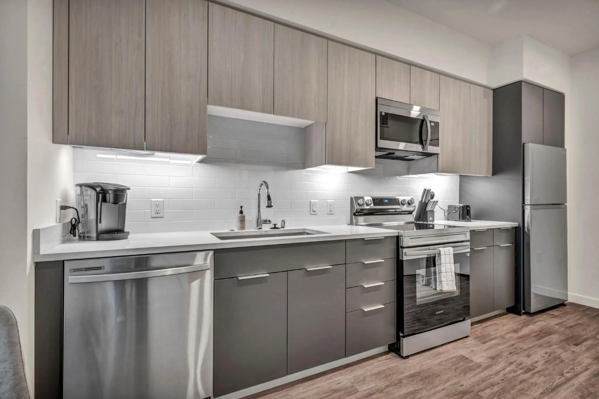 Kitchen or kitchenette in Placemakr Reno