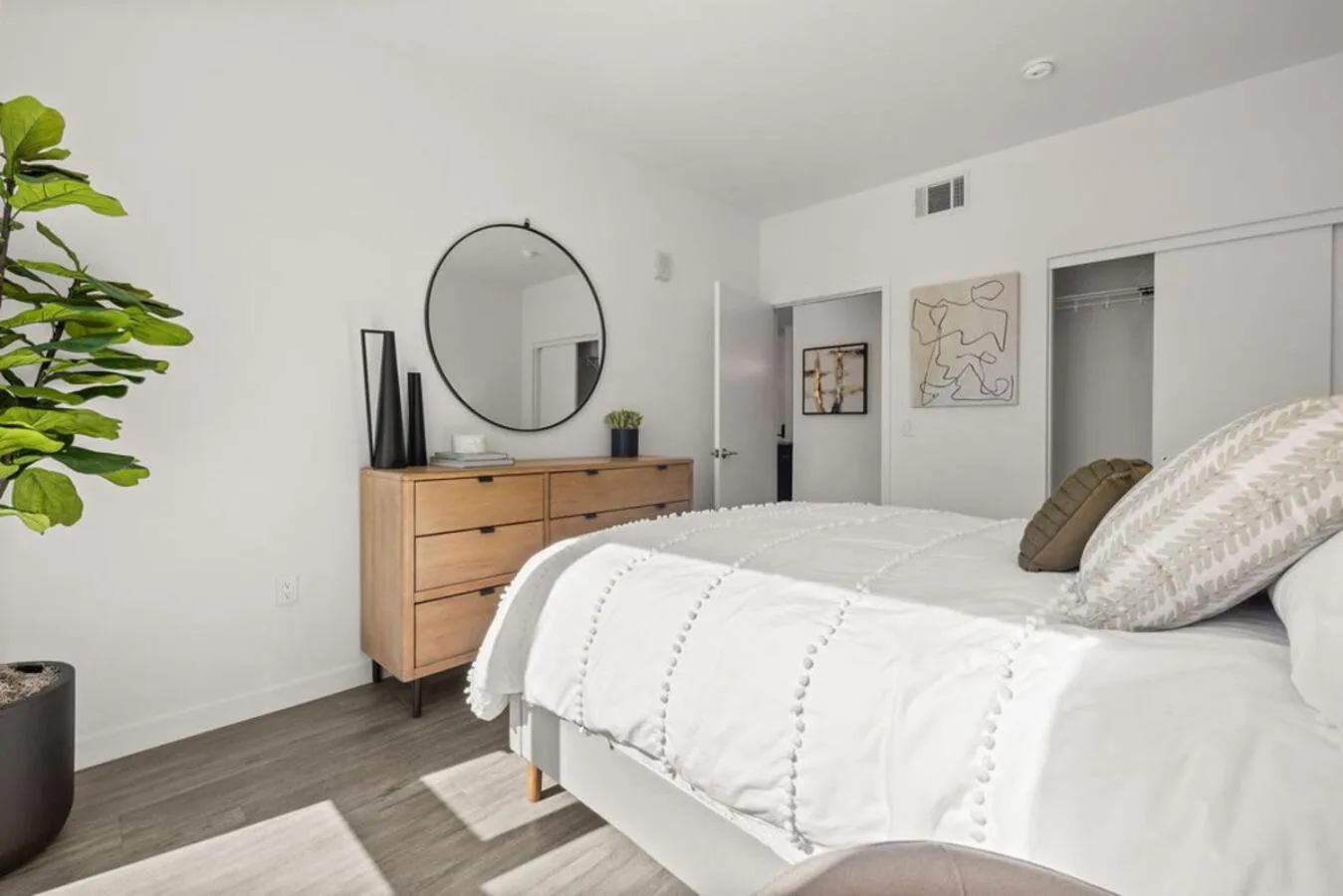 Bedroom, Bed in Placemakr Reno