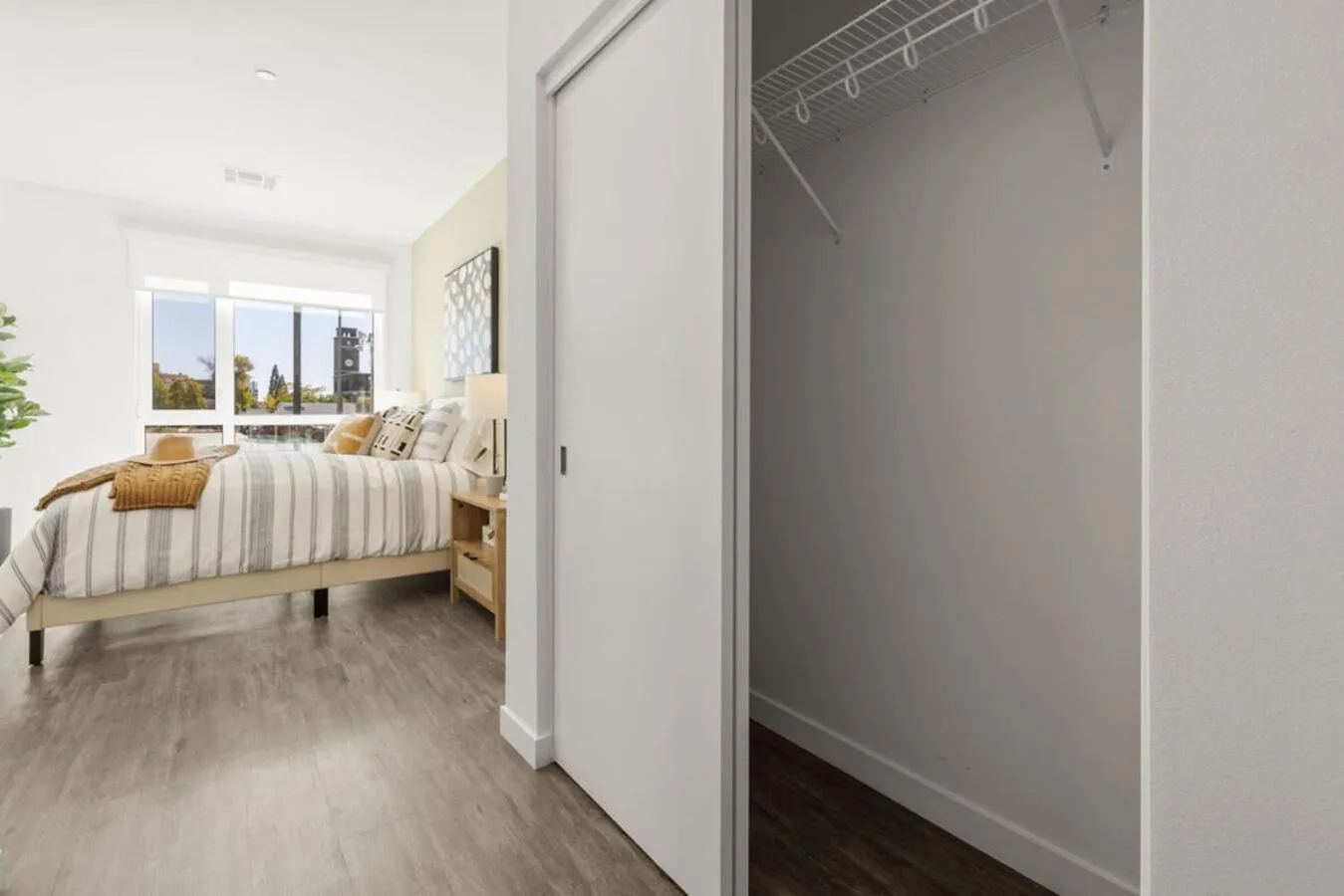 Bedroom, Bed in Placemakr Reno