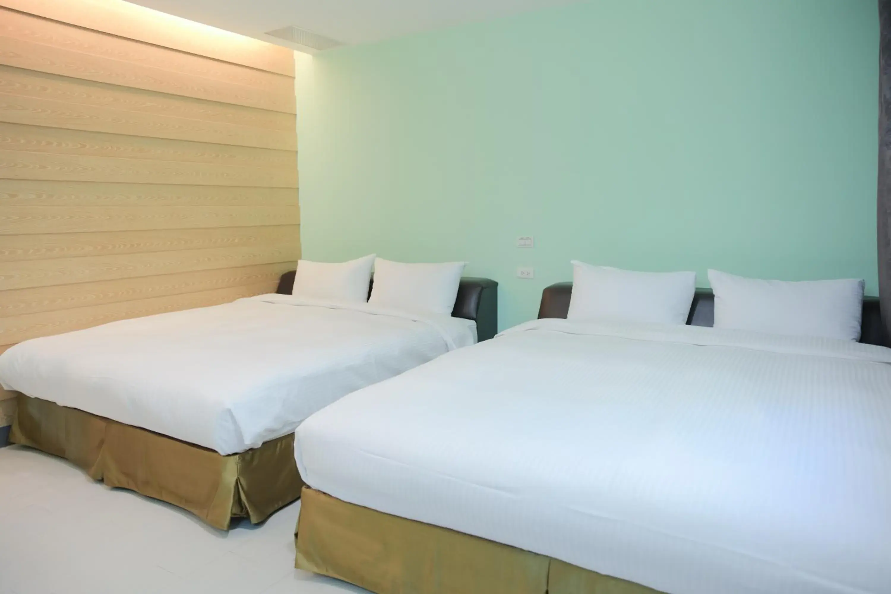 Standard Quadruple Room in 823 Tourist Hotel Standard Quadruple Room in 823 Tourist Hotel