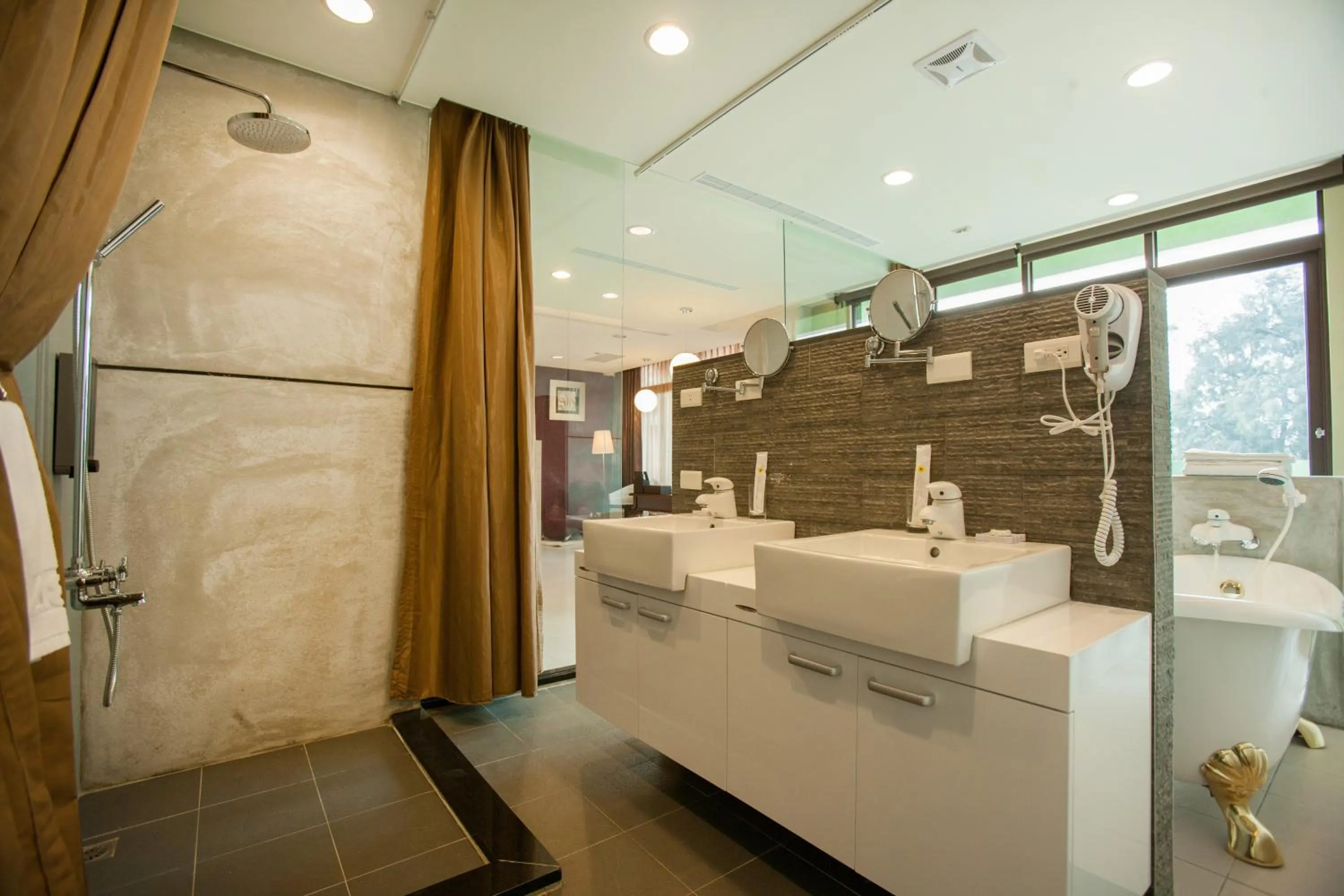 Bathroom in 823 Tourist Hotel