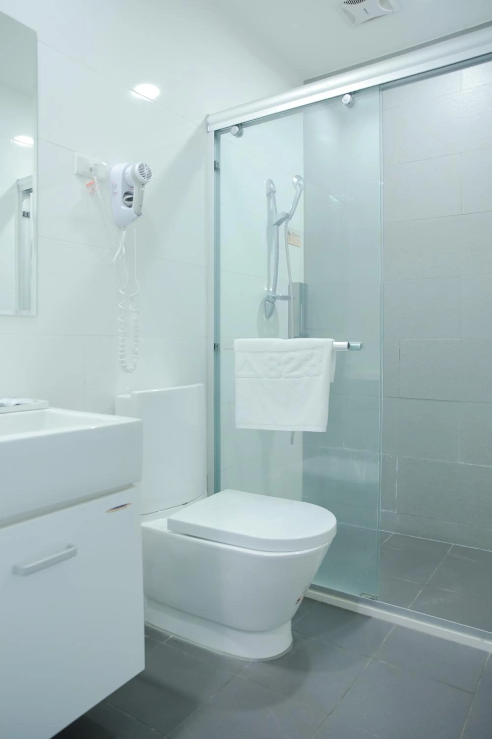 Shower in 823 Tourist Hotel