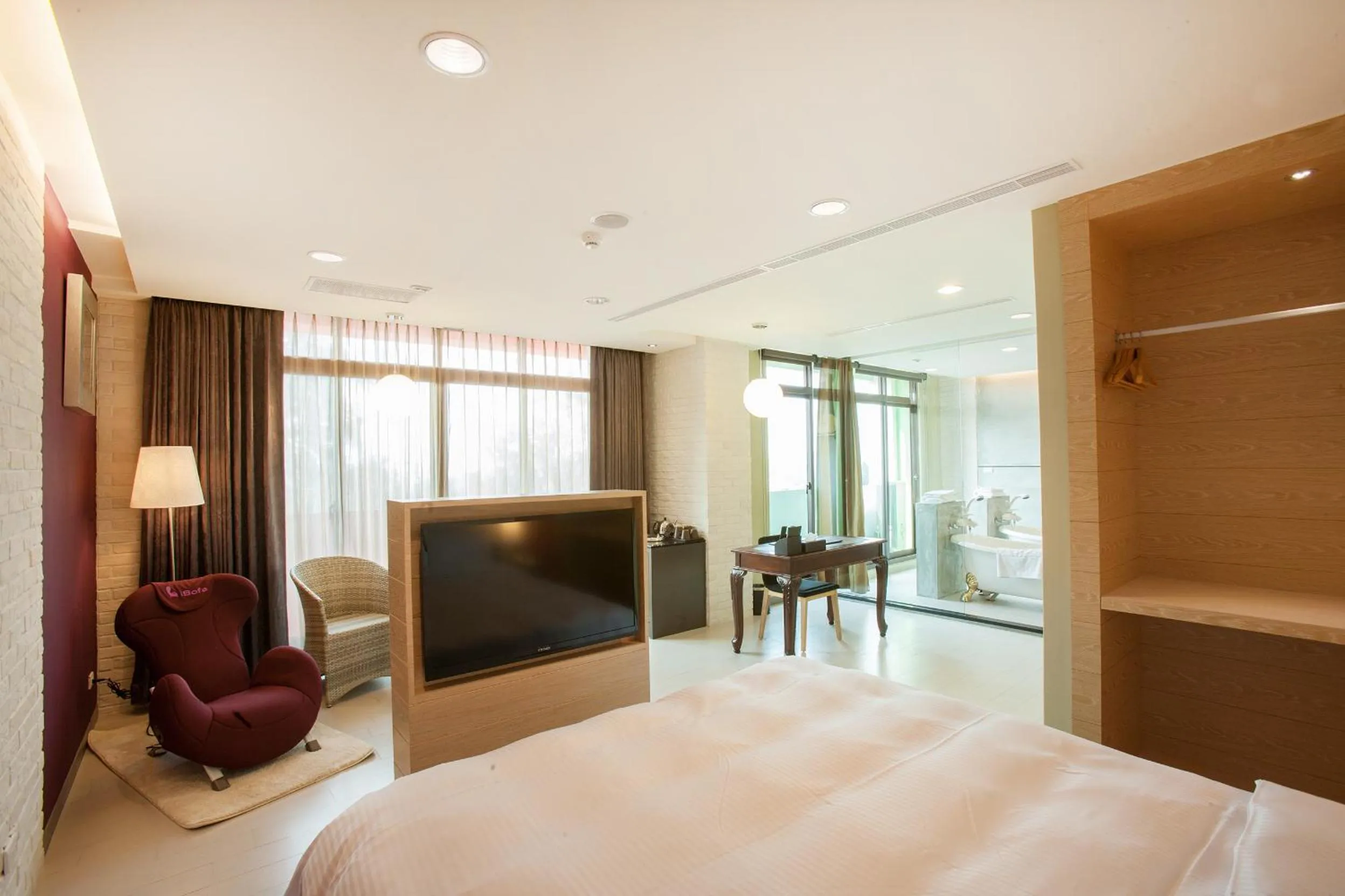 Living room, Bed in 823 Tourist Hotel