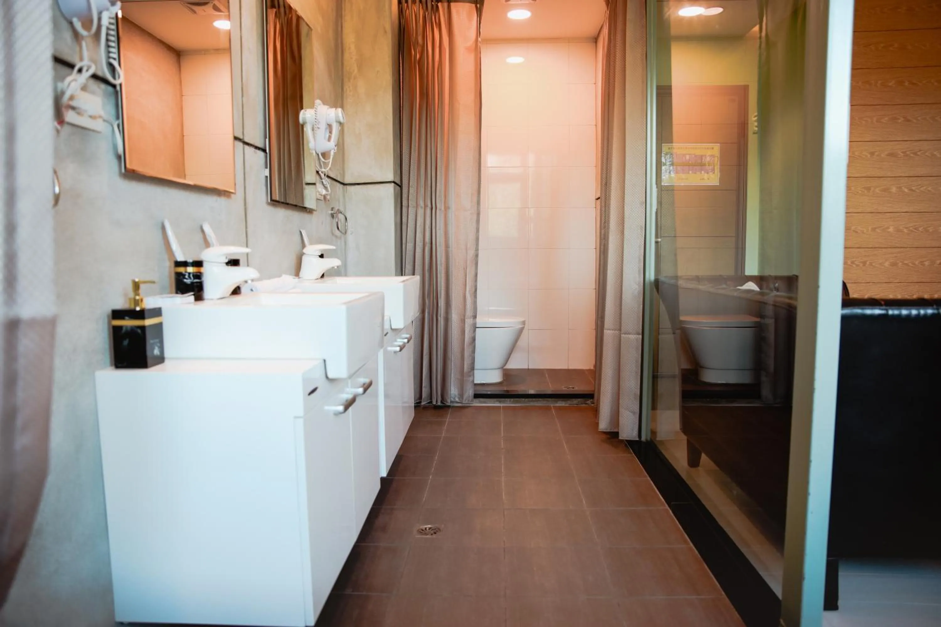 Shower in 823 Tourist Hotel