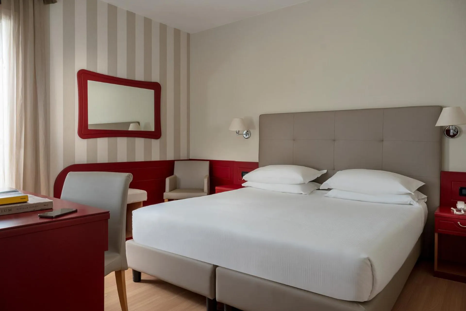 Bedroom, Bed in Hotel Orient & Pacific