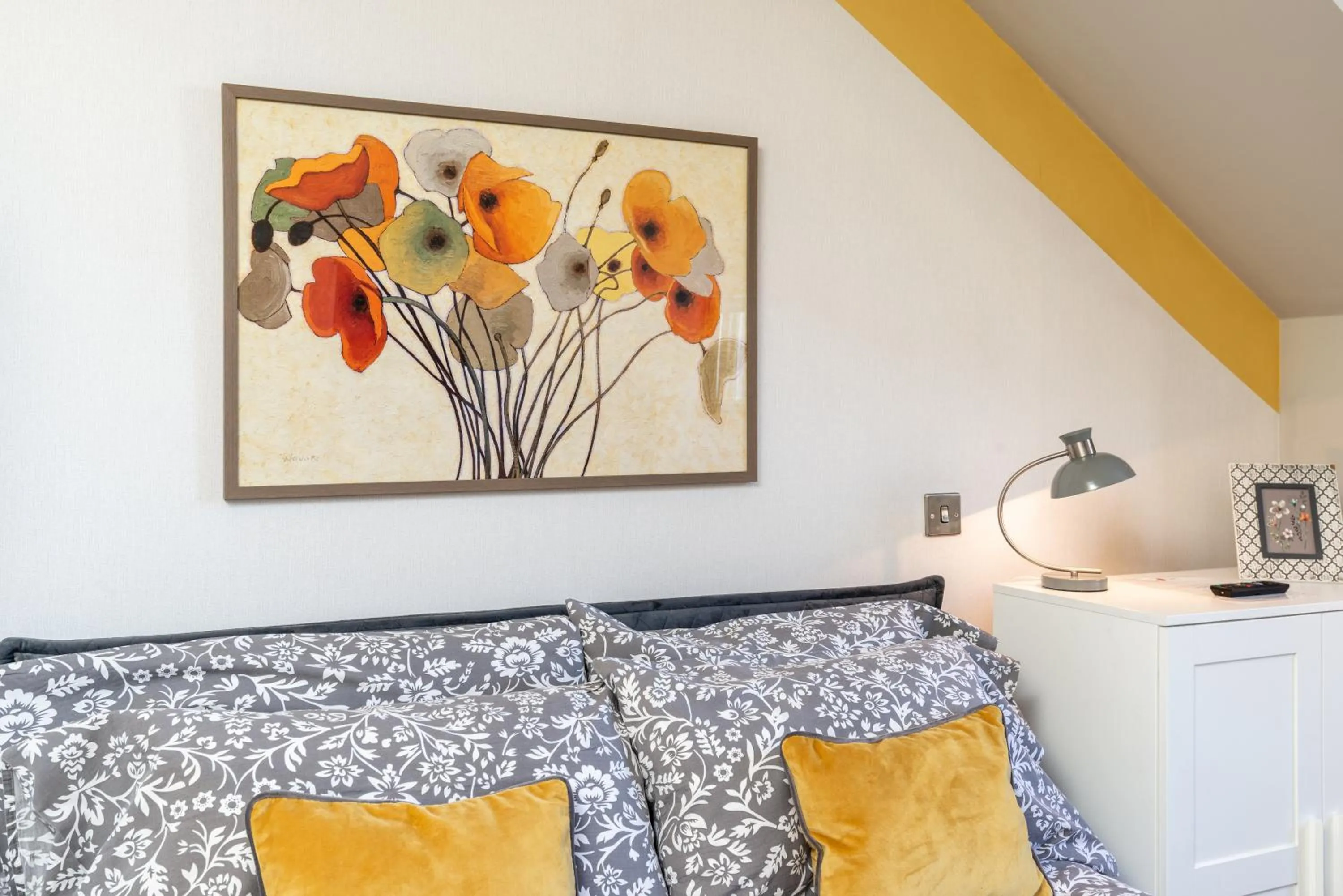 Living room, Bed in Haymarket Apartments