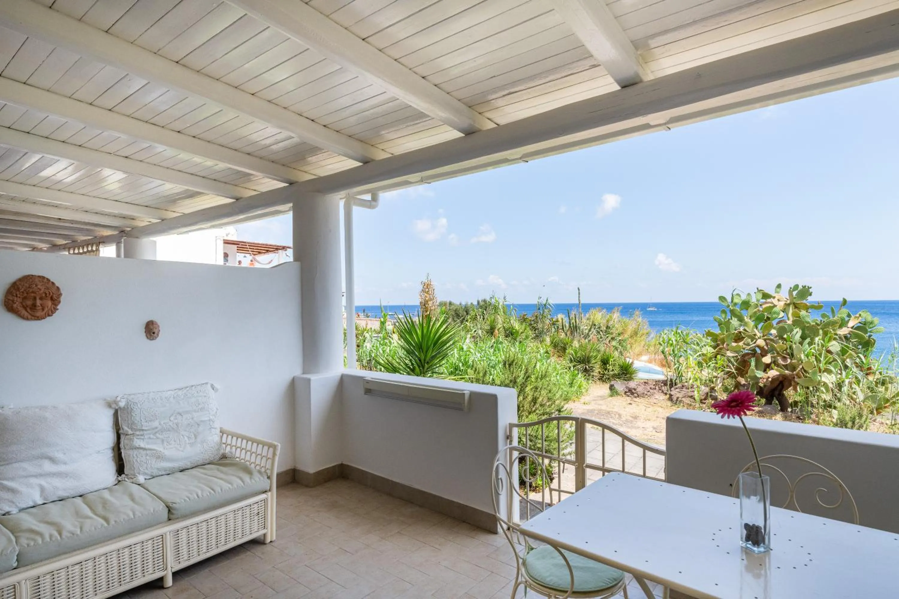 Villa Ginestra sulla spiaggia di Stromboli