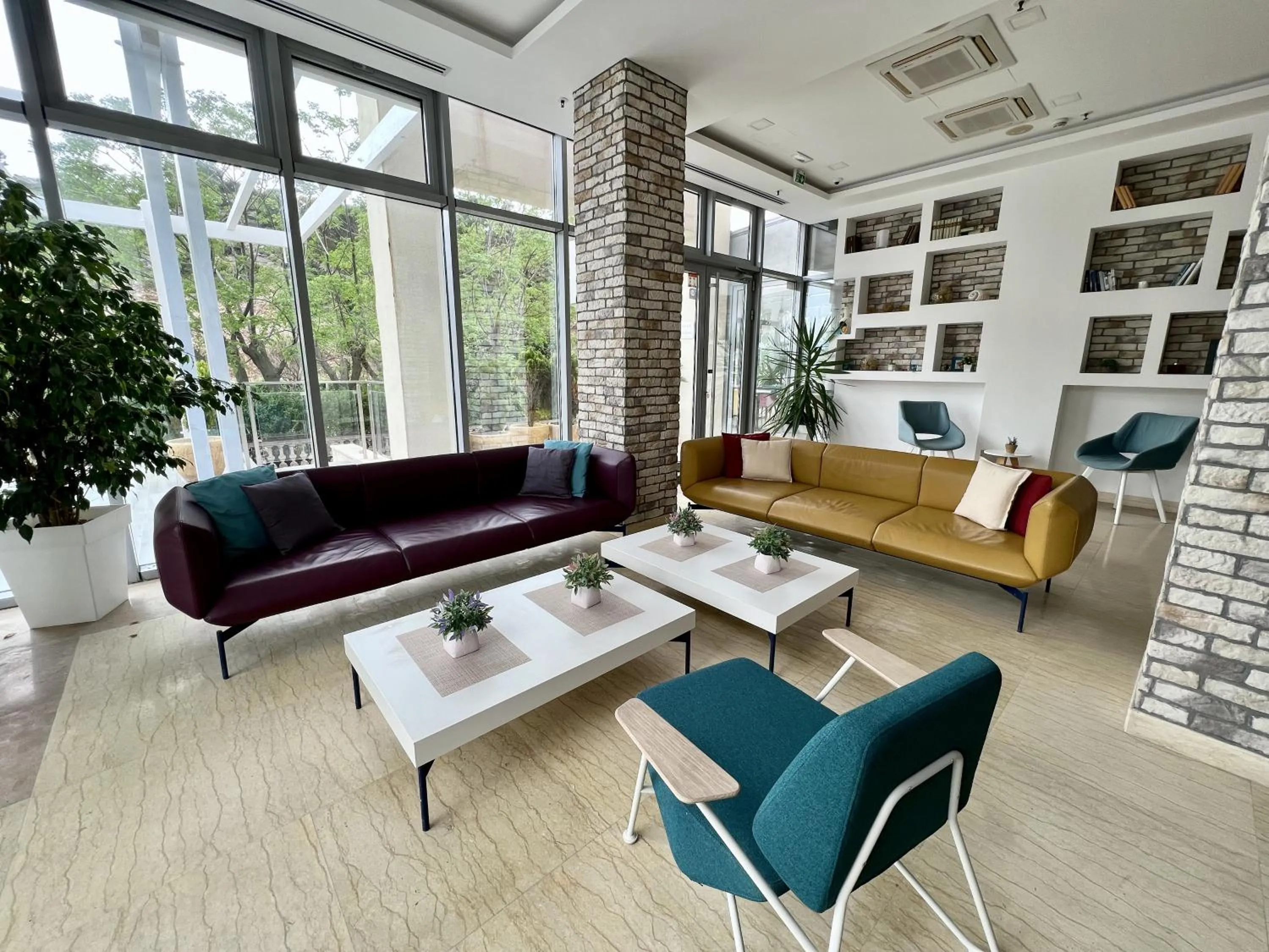 Communal lounge/ TV room in Hotel Porto Sole