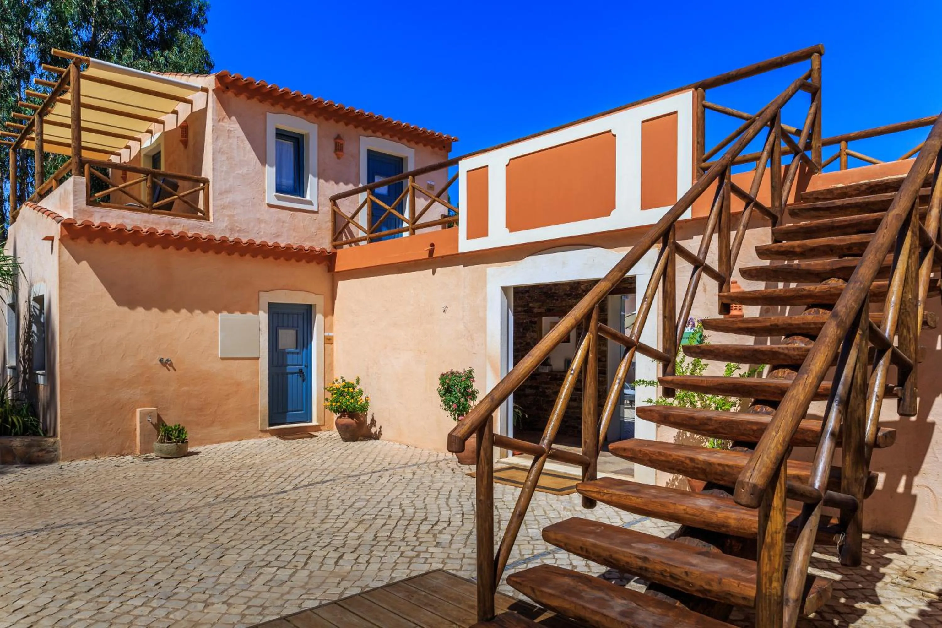 Facade/entrance in Monte Soalheiro