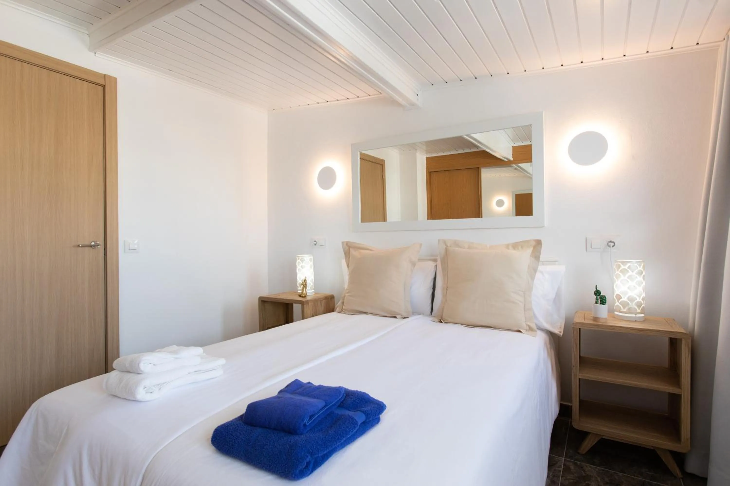 Photo of the whole room, Bed in ALTAVISTA APARTAHOTEL-Adults Only over 14