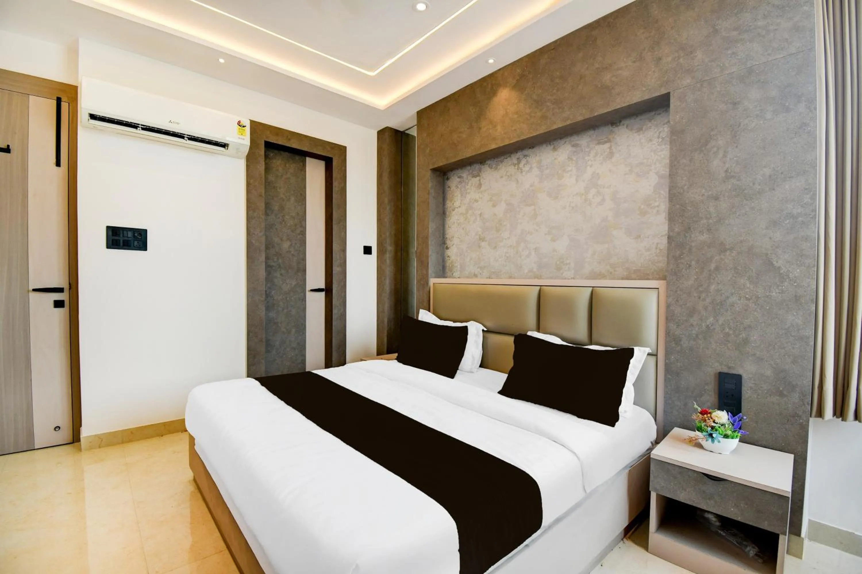 Standard Double Room - single occupancy in OYO Townhouse Oak Ratanpur Panki