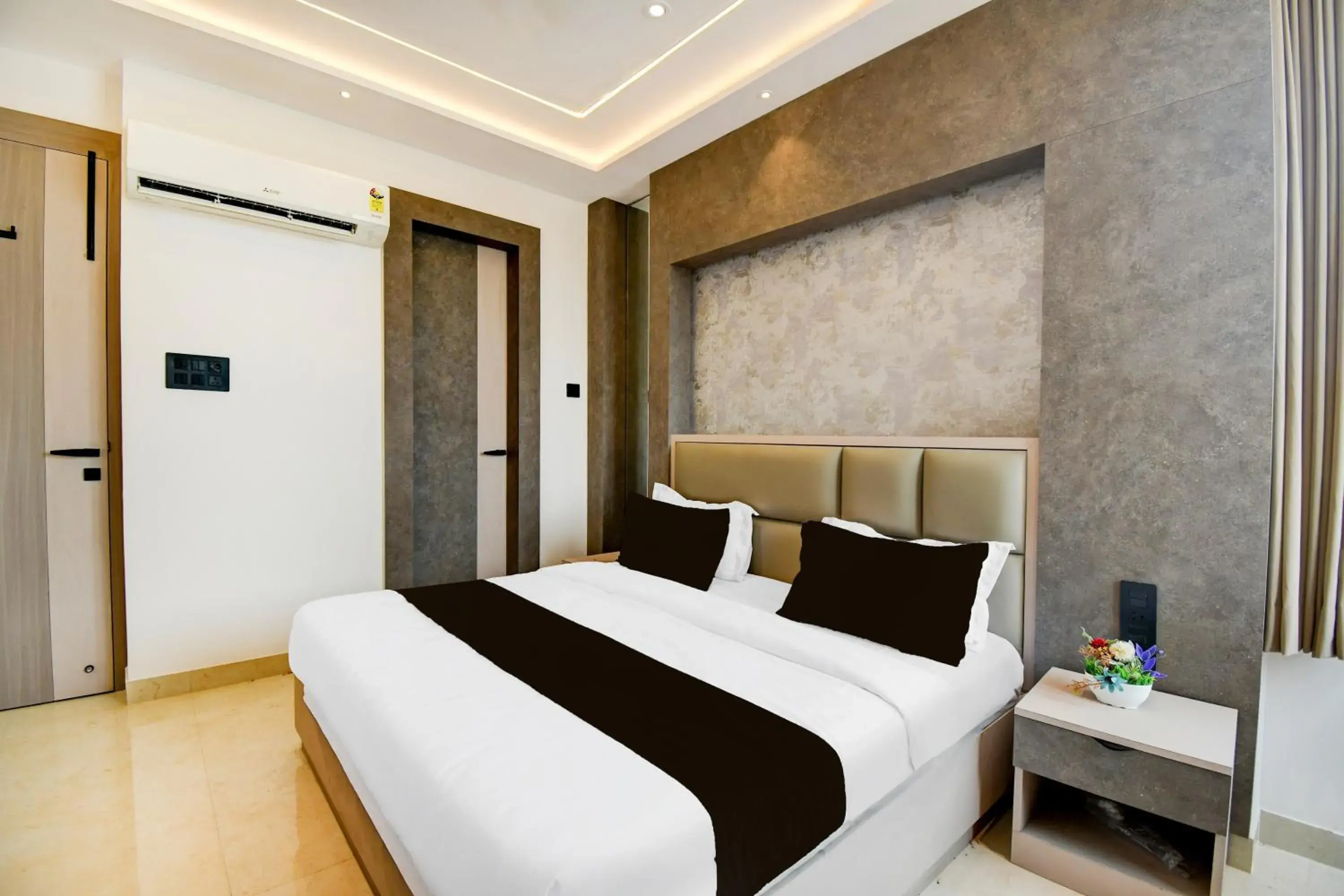Standard Double Room - single occupancy in OYO Townhouse Oak Ratanpur Panki Standard Double Room - single occupancy in OYO Townhouse Oak Ratanpur Panki