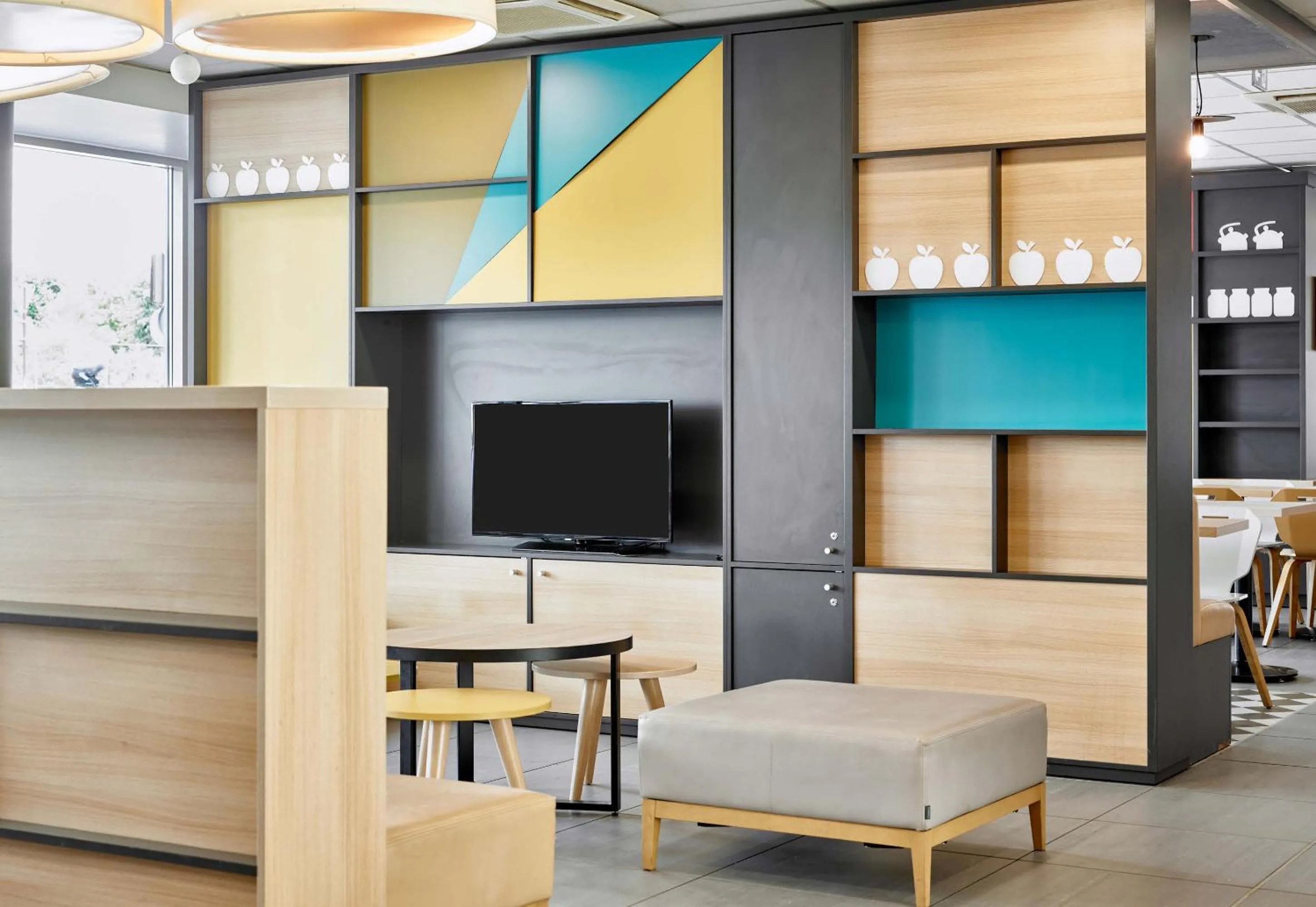 Communal lounge/ TV room in B&B HOTEL Paris Italie Porte de Choisy