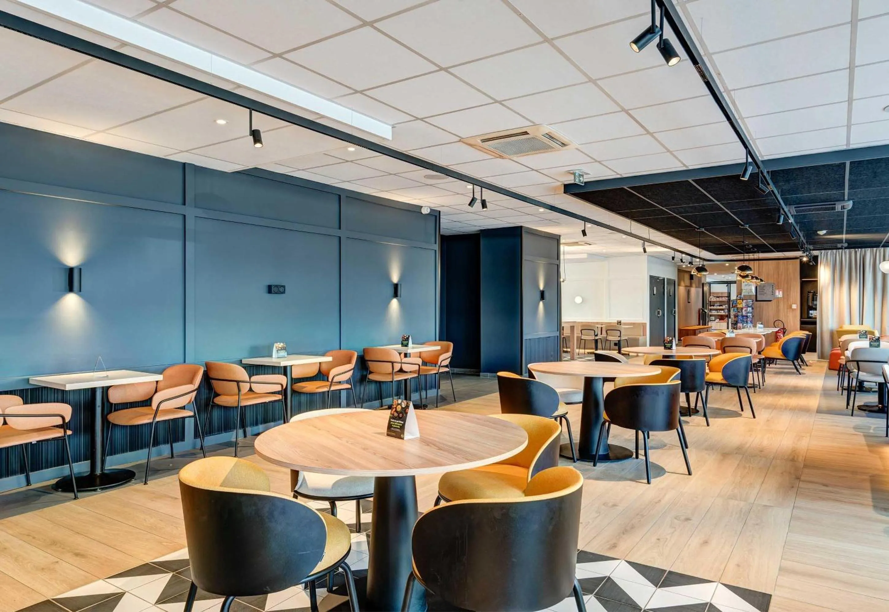 Restaurant/places to eat in B&B HOTEL Paris Italie Porte de Choisy