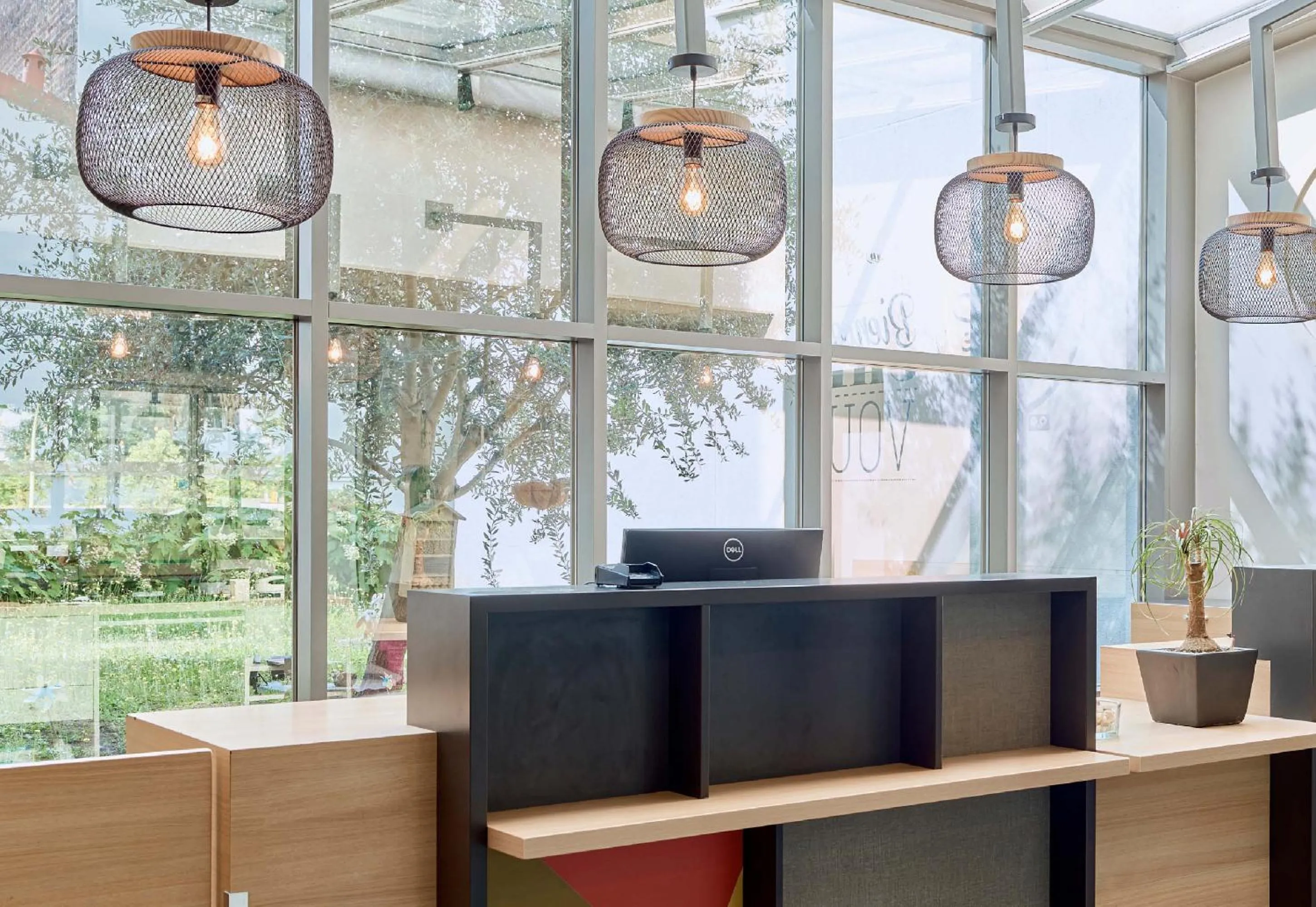 Lobby or reception in B&B HOTEL Paris Italie Porte de Choisy