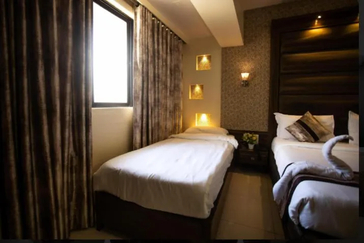 Bed in Redwings Castle Hotel