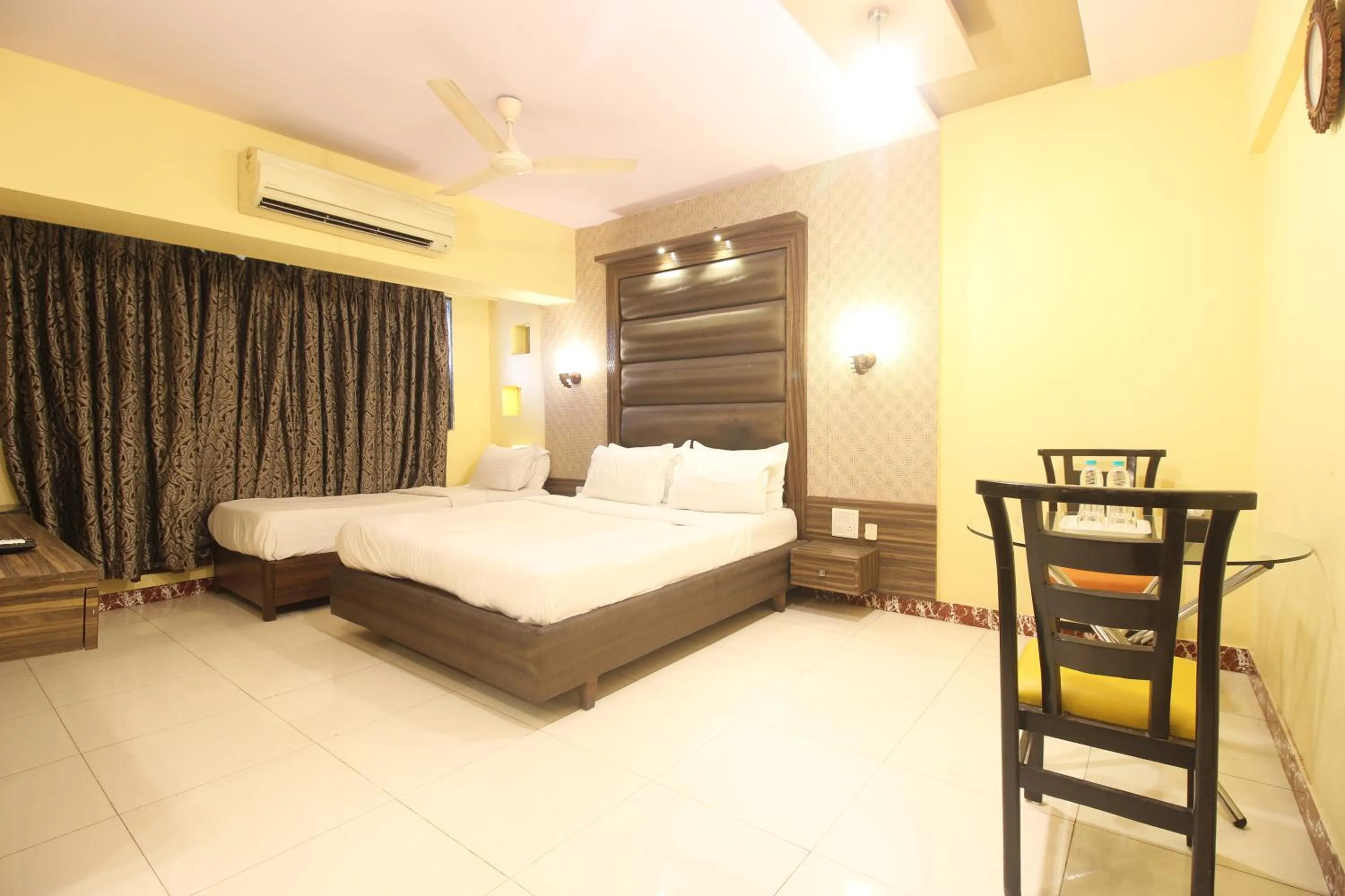 Bedroom in Redwings Castle Hotel