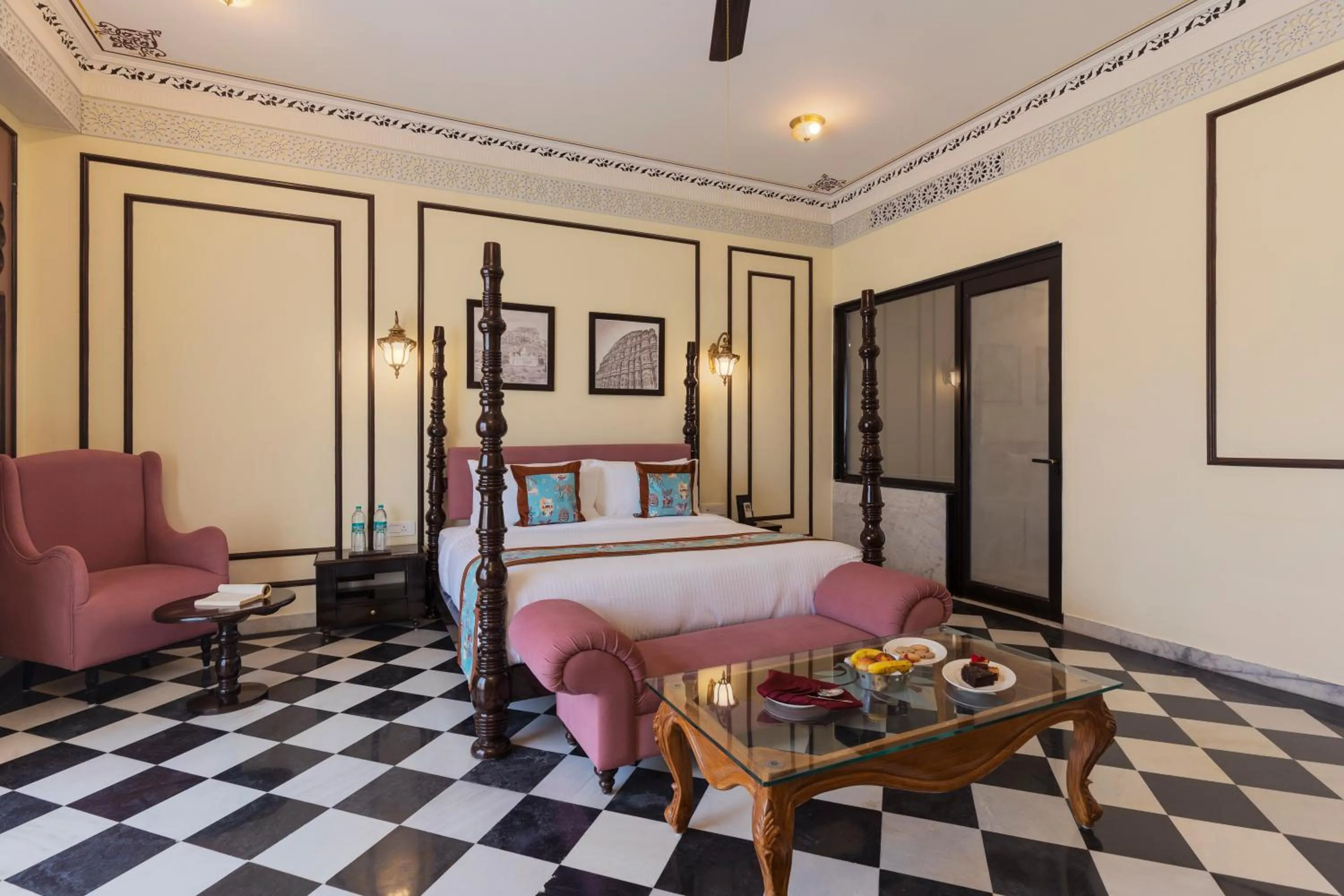 Bedroom, Bed in Kesar Bagh Palace Chittorgarh