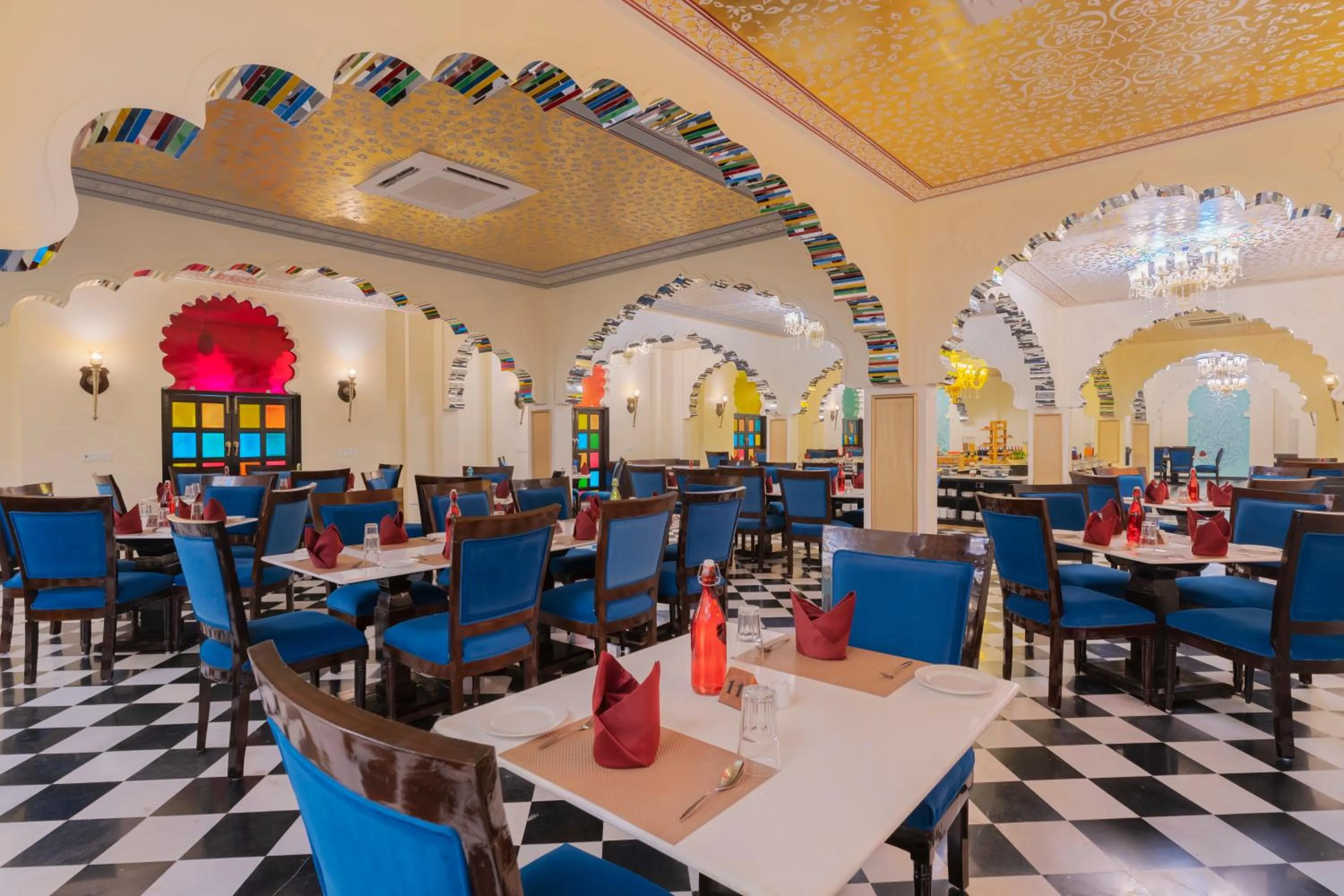 Restaurant/places to eat in Kesar Bagh Palace Chittorgarh
