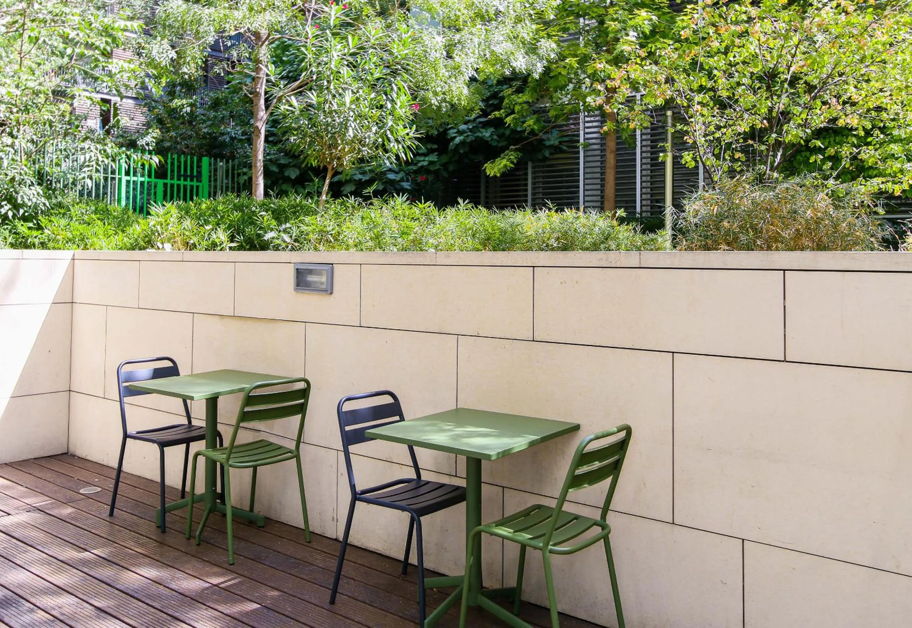 Restaurant/places to eat in B&B HOTEL Marseille Euromed