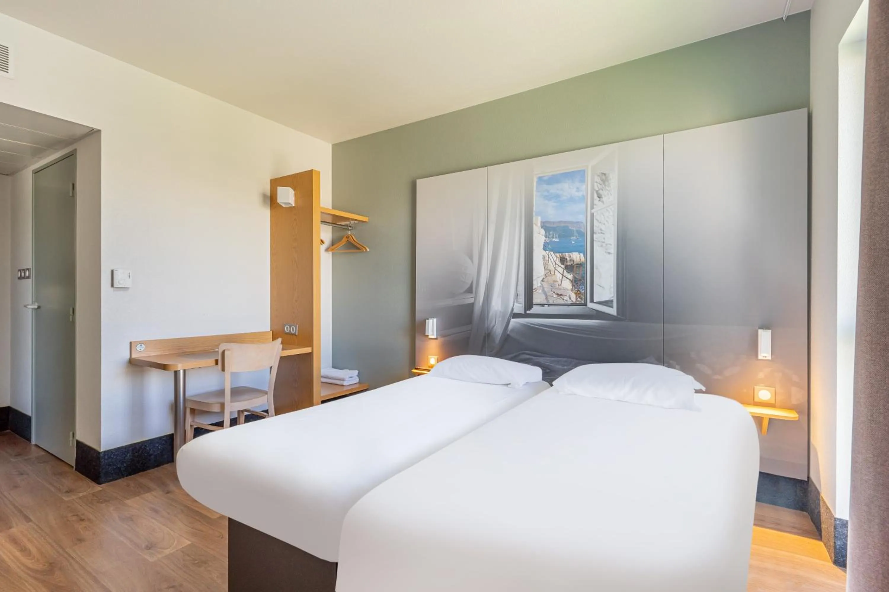 Bedroom, Bed in B&B HOTEL Marseille Euromed