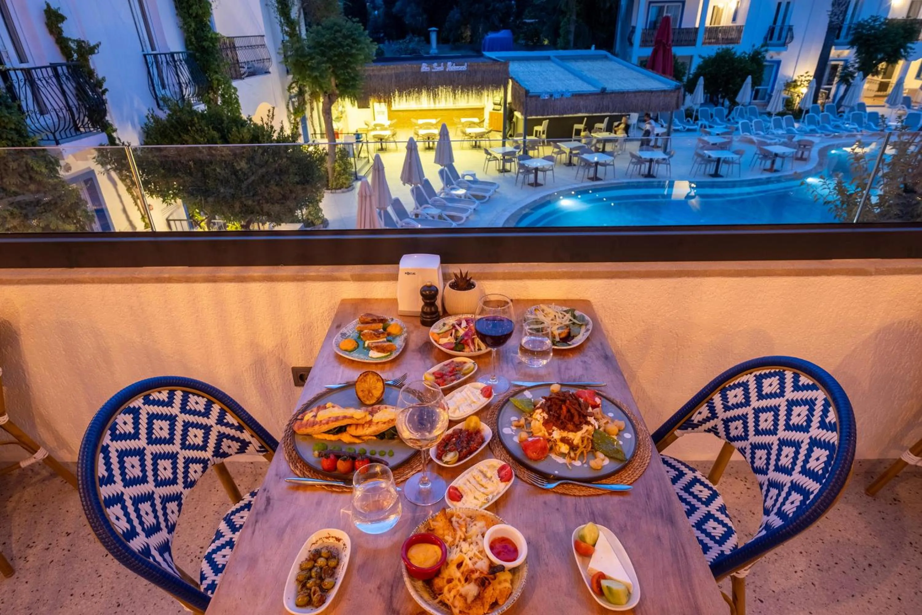 Dinner in Paloma Family Club