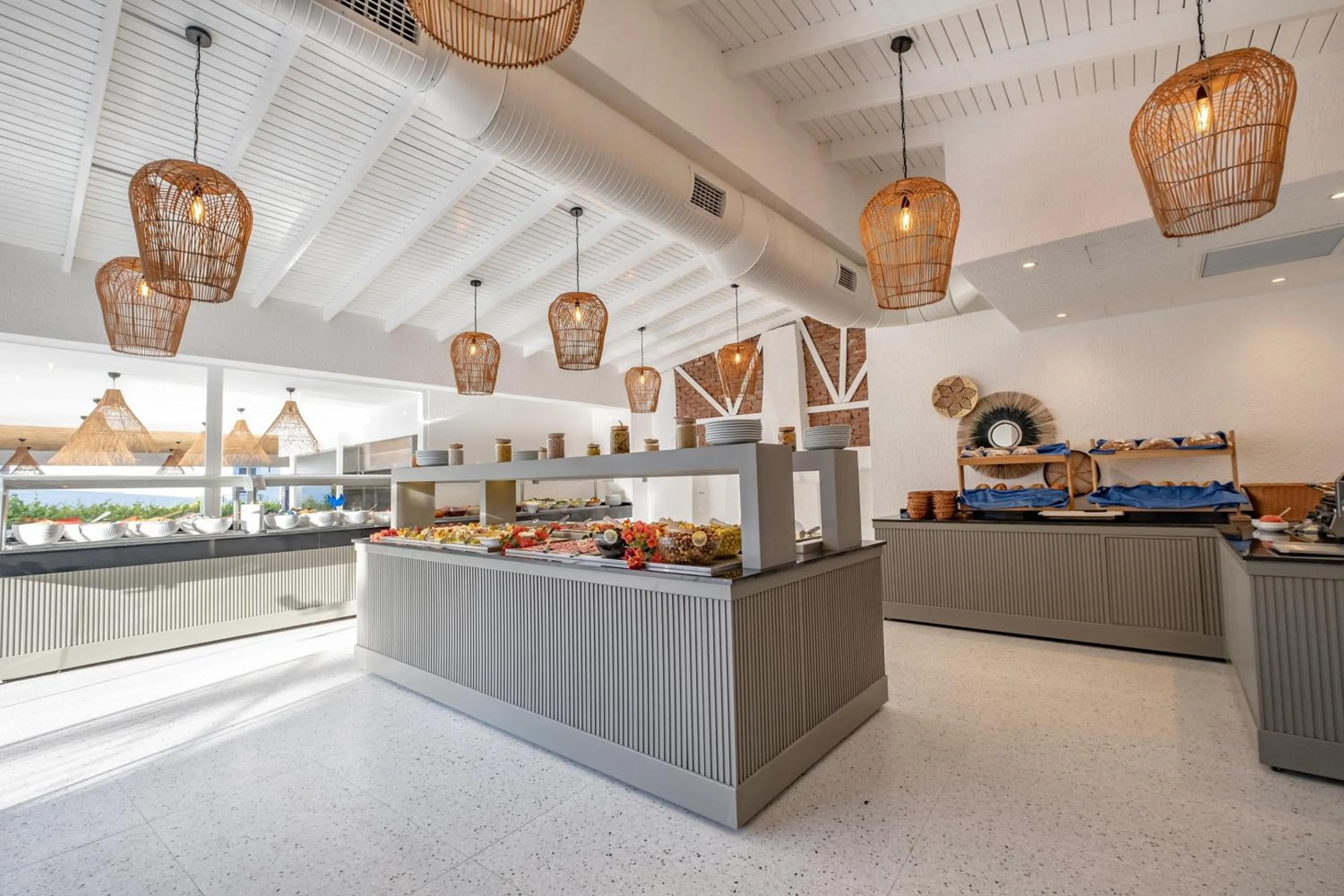 Food and drinks in Paloma Family Club