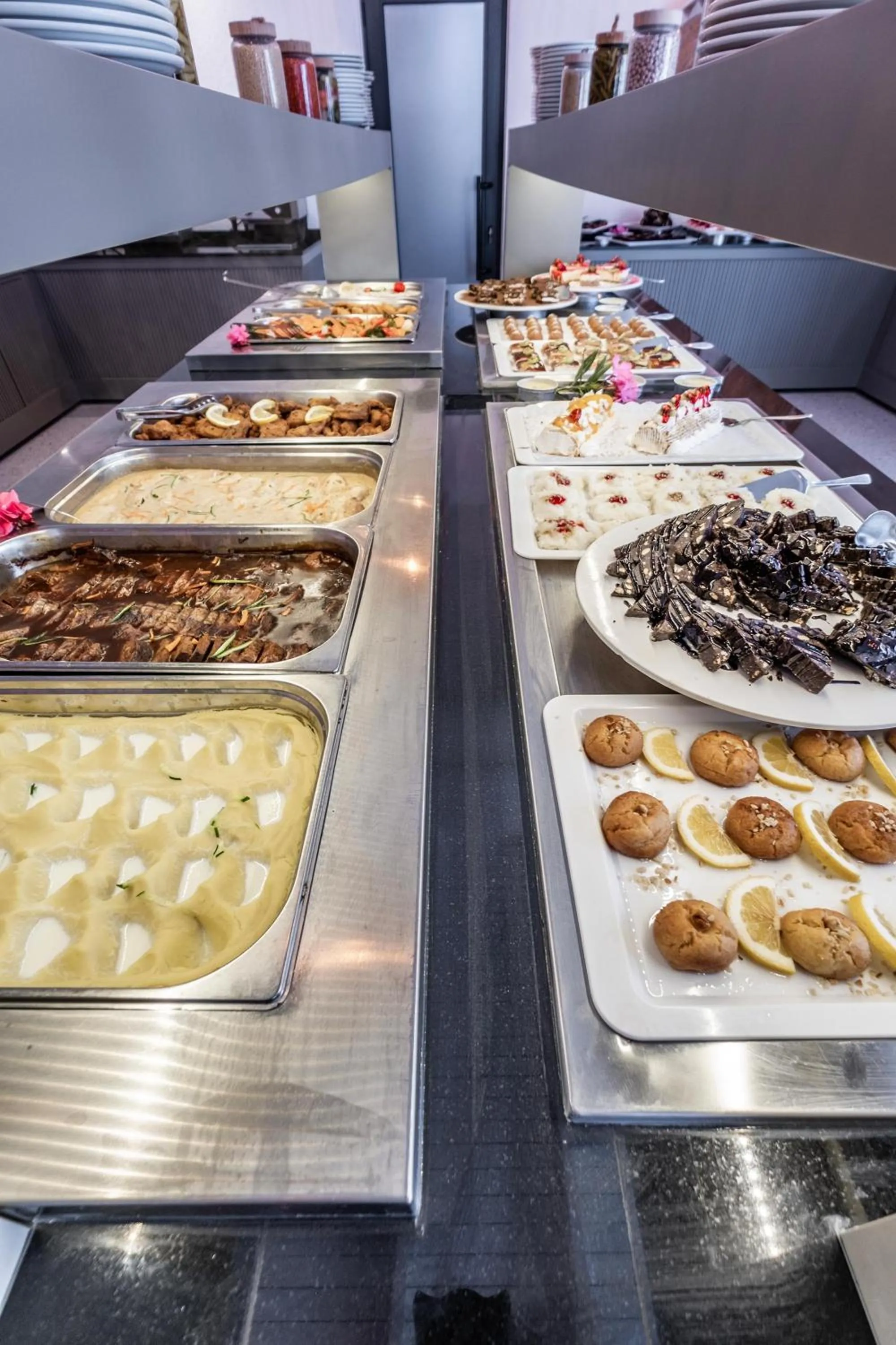 Food and drinks in Paloma Family Club