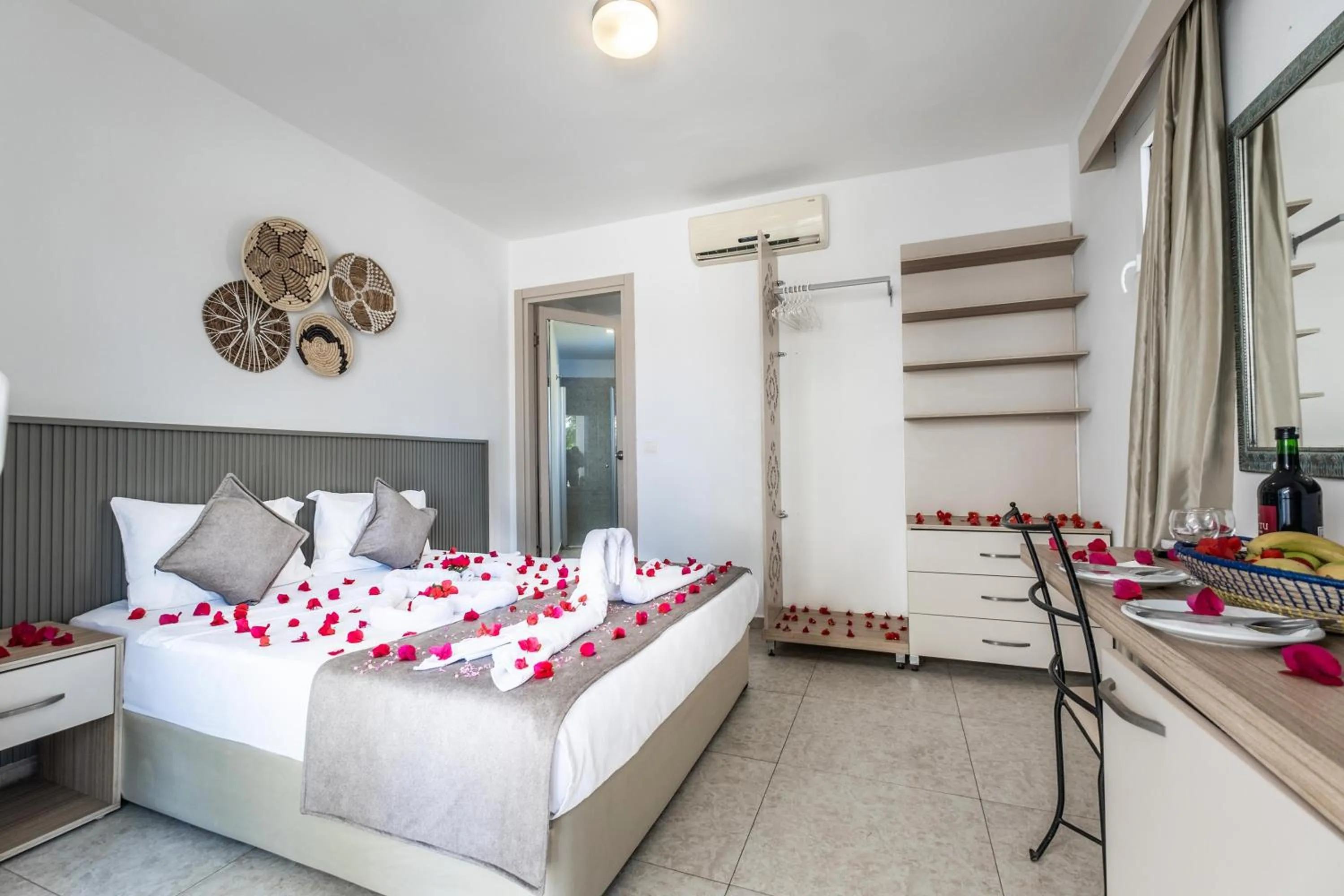 Bedroom, Bed in Paloma Family Club