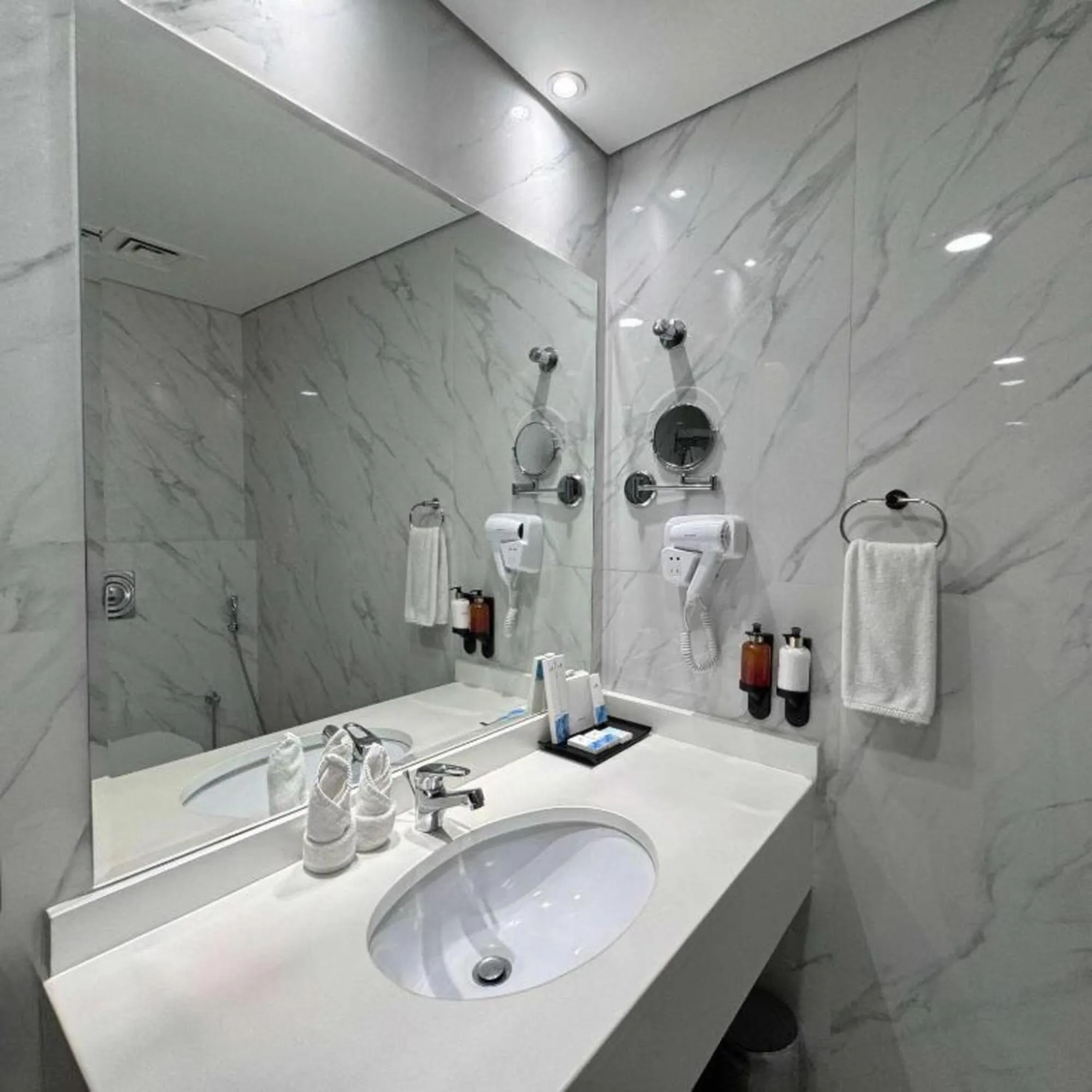 Bathroom in Emirates Grand Hotel Opposite DIFC