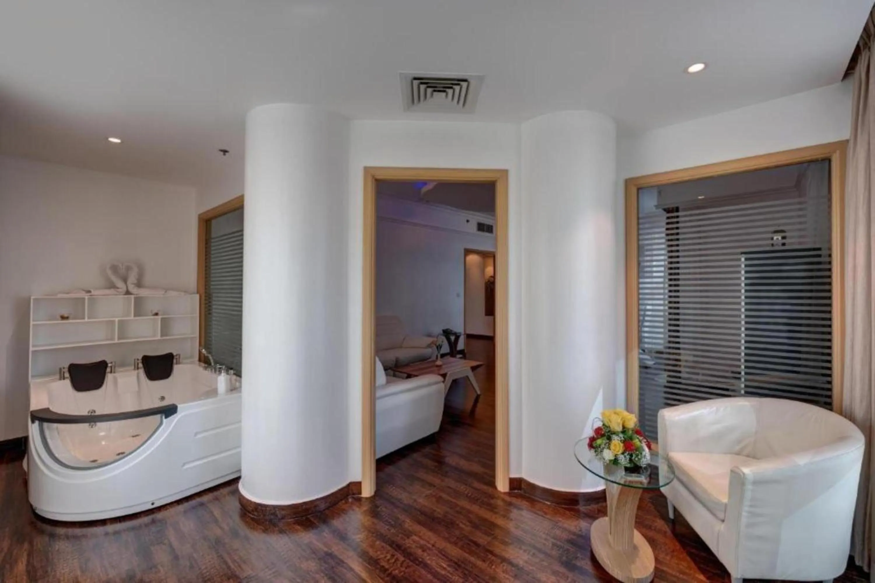 Photo of the whole room in Emirates Grand Hotel Opposite DIFC