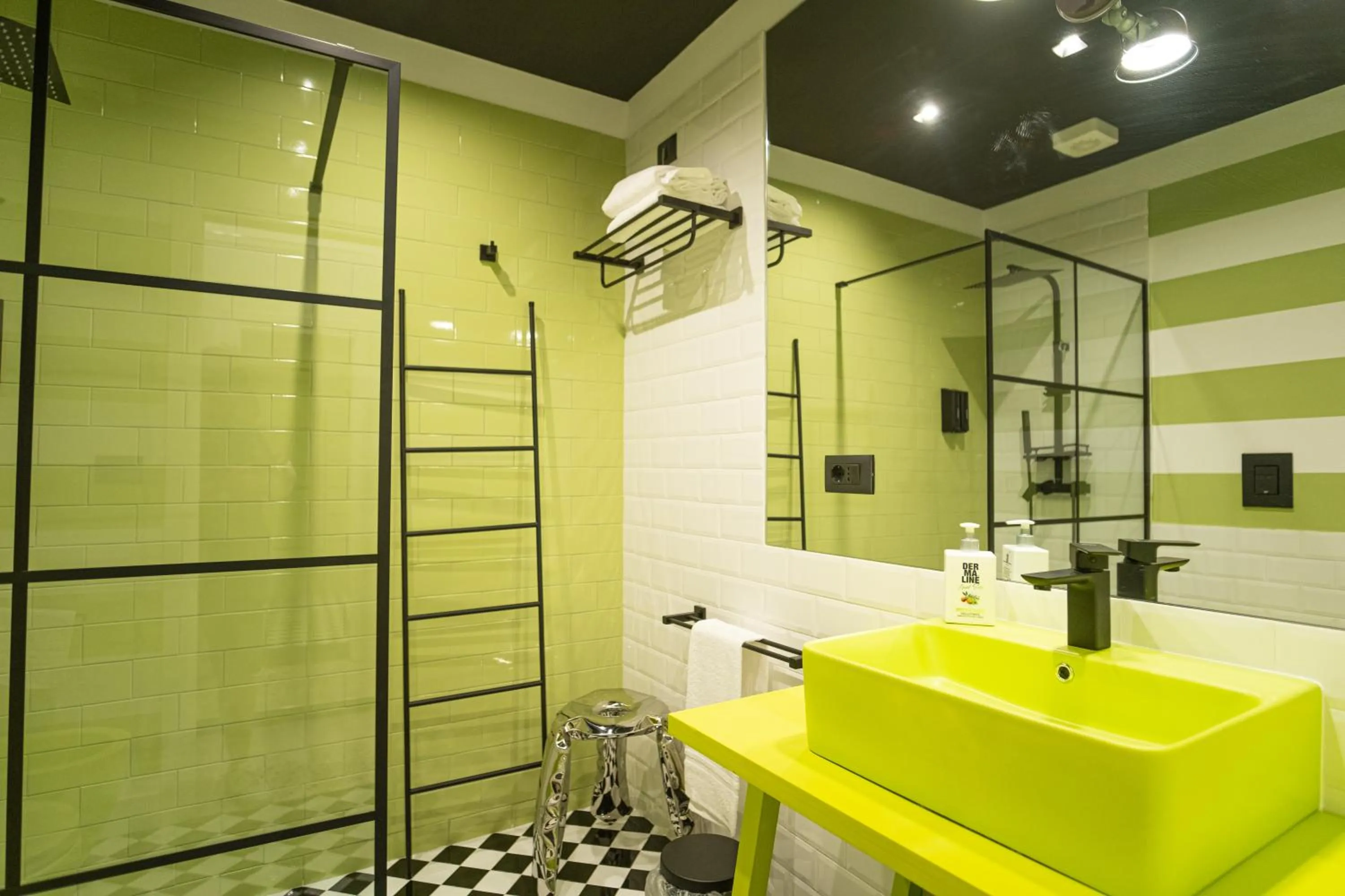 Shower in Palazzo Sebeto