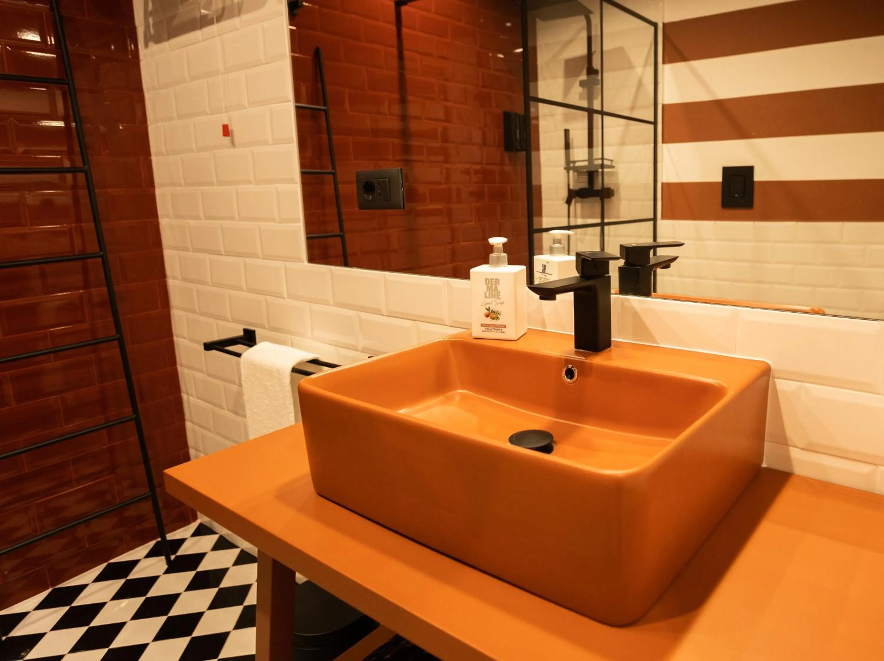 Shower in Palazzo Sebeto