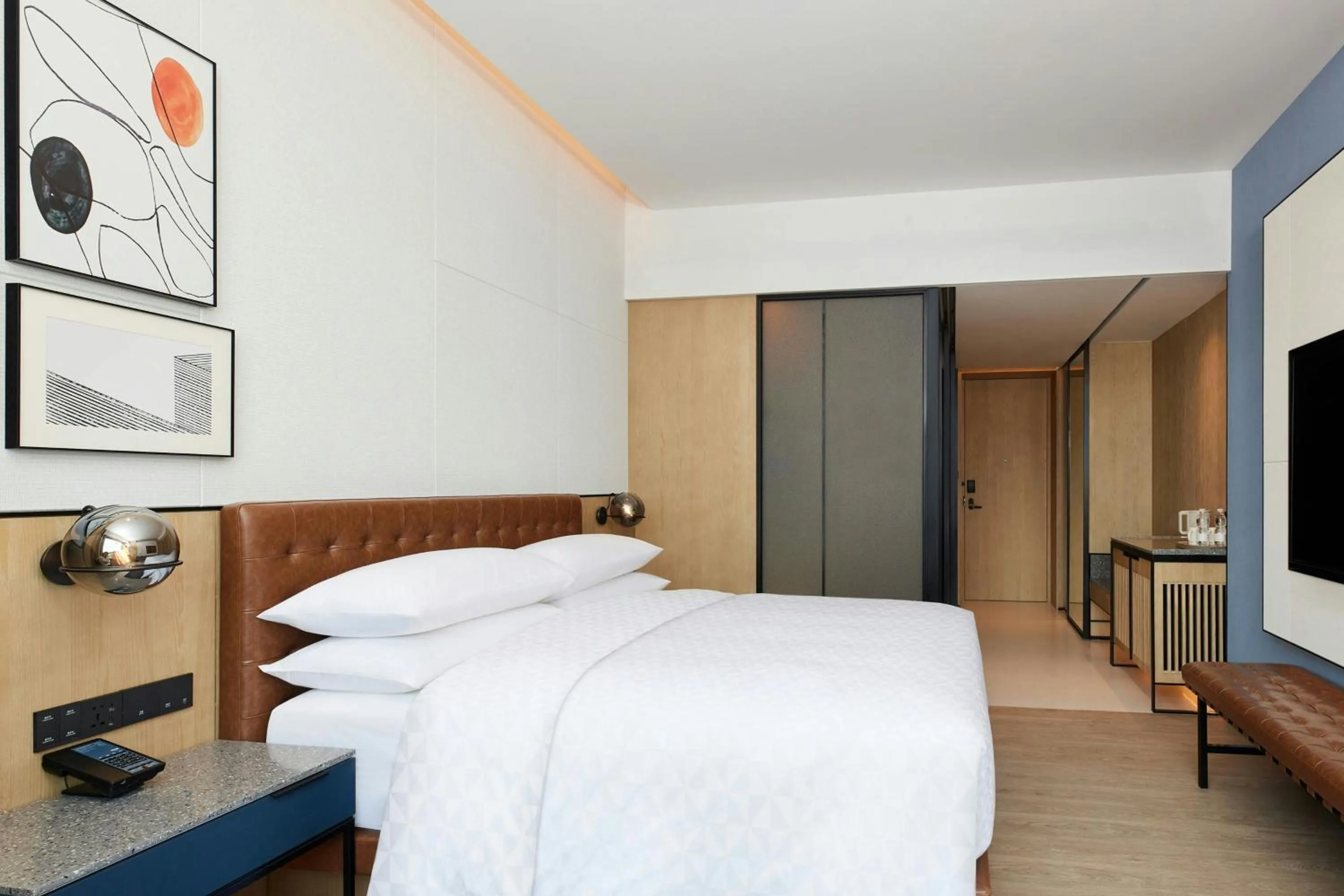 Photo of the whole room, Bed in Four Points by Sheraton Shanghai International Tourism and Resorts Zone