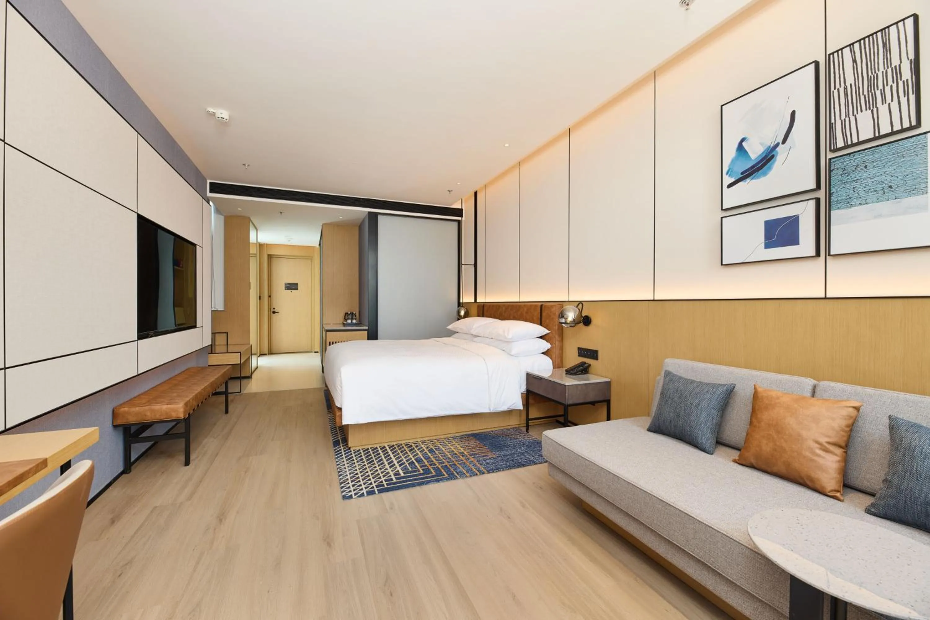 Photo of the whole room, Bed in Four Points by Sheraton Qingdao, Chengyang East