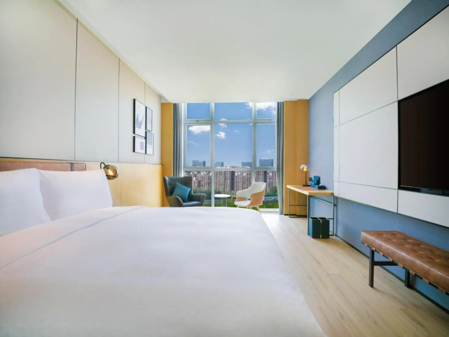 room service, Bed in Four Points by Sheraton Qingdao, Chengyang East