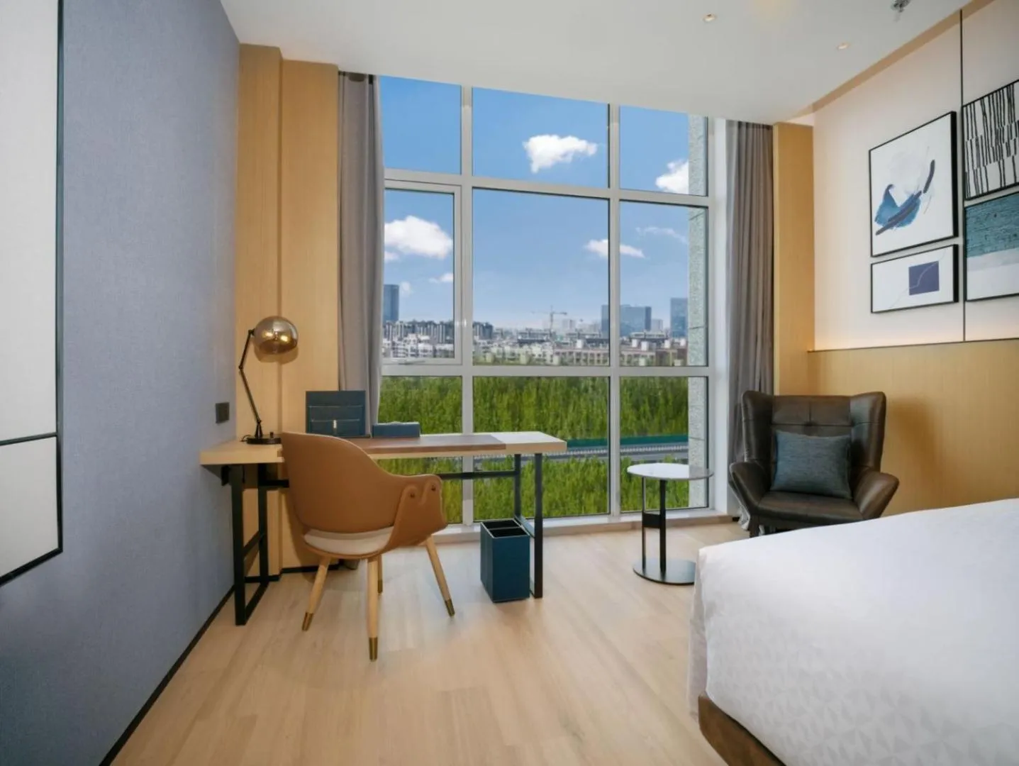 room service, Bed in Four Points by Sheraton Qingdao, Chengyang East