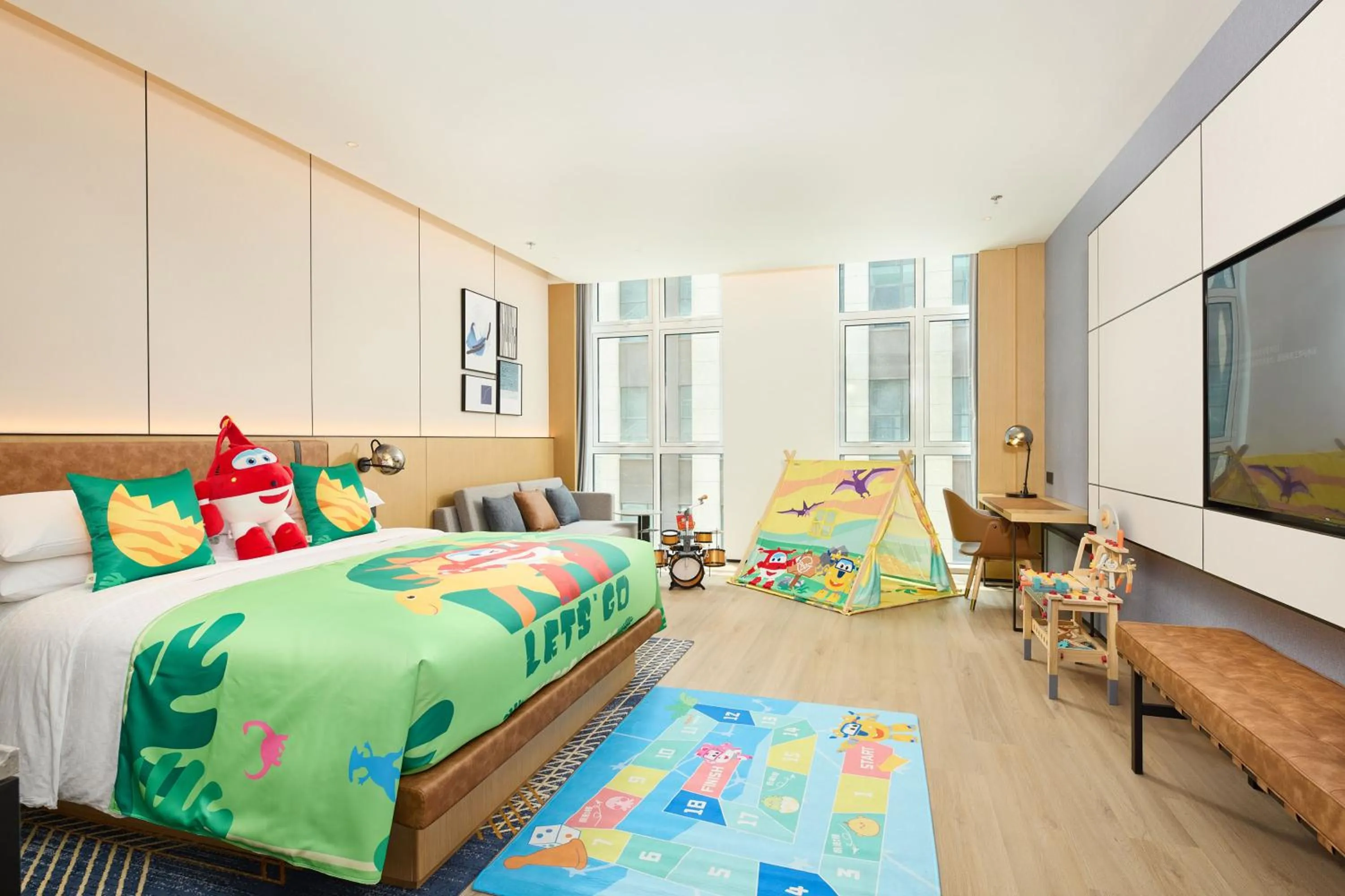 Photo of the whole room, Bed in Four Points by Sheraton Qingdao, Chengyang East