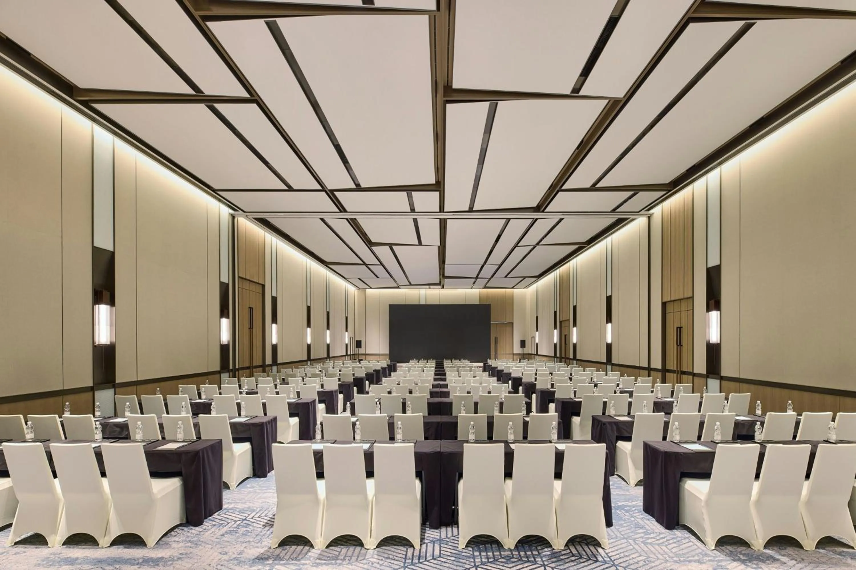 Meeting/conference room in Four Points by Sheraton Qingdao, Chengyang East