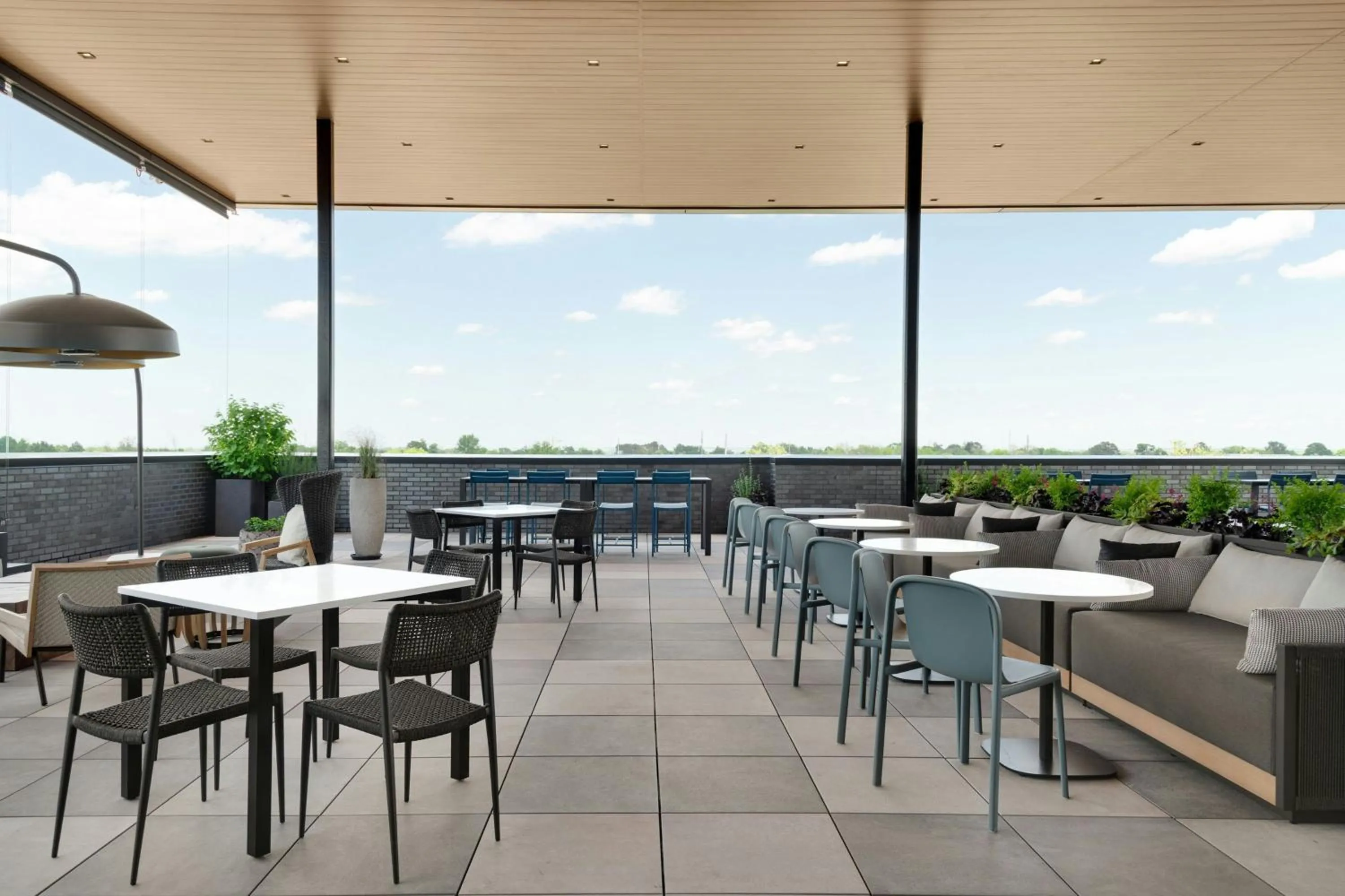 Lounge or bar in AC Hotel by Marriott Bentonville