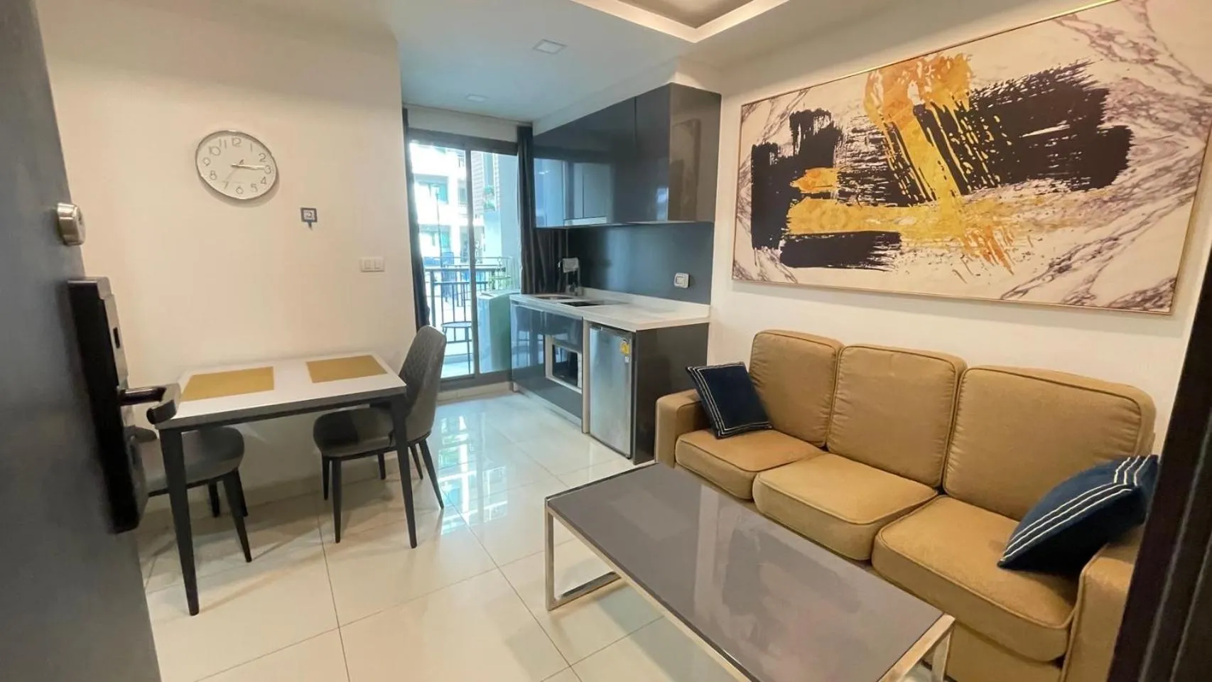 Kitchen or kitchenette in Arcadia beach continental